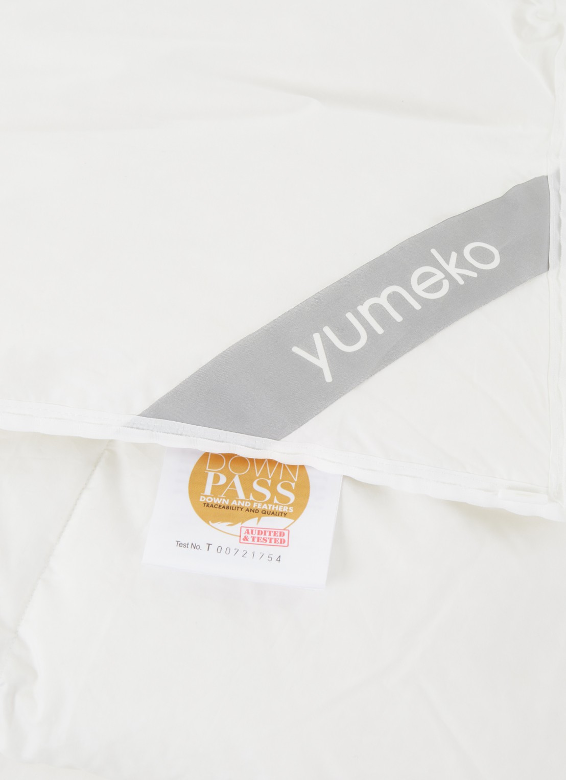 Yumeko Deluxe 4-seizoenen dekbed met vulling van  ganzendons - detail gebroken wit