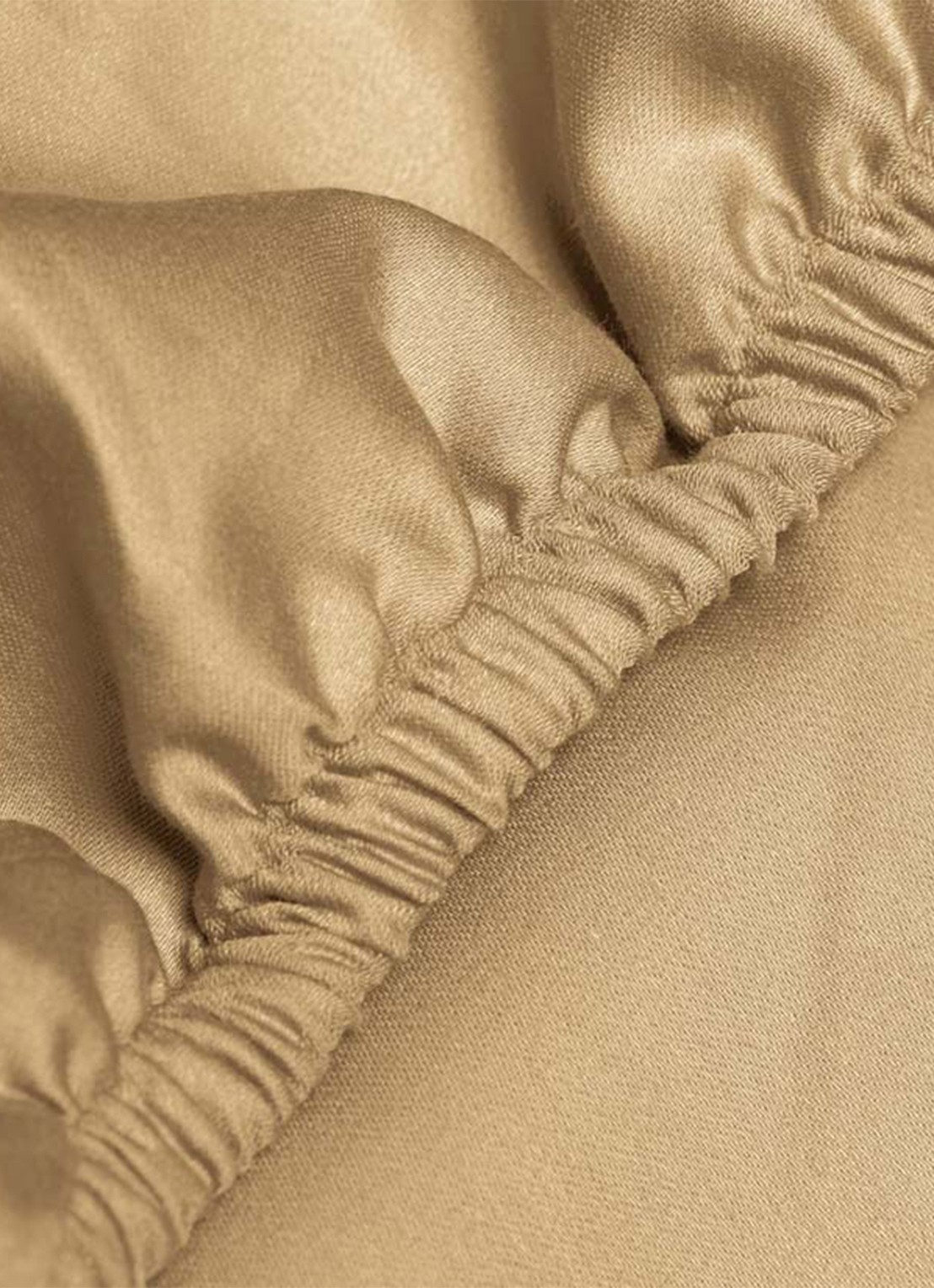 Yumeko Hoeslaken van  katoensatijn 300TC, hoekhoogte 30 cm  - voorkant 2 beige