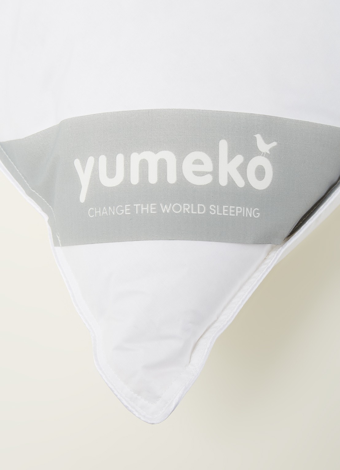 Yumeko Medium hoofdkussen met donsvulling 60 x 70 cm - detail wit