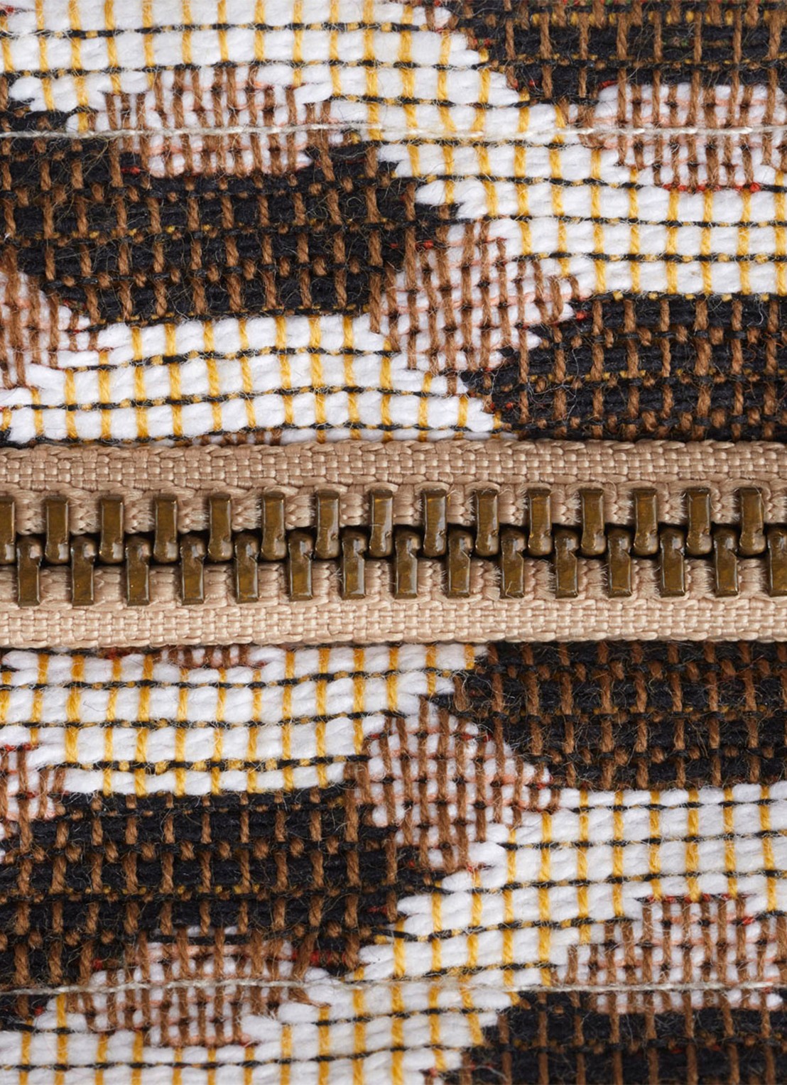 Yves Delorme Aime toilettas met print - detail 3 oranjebruin