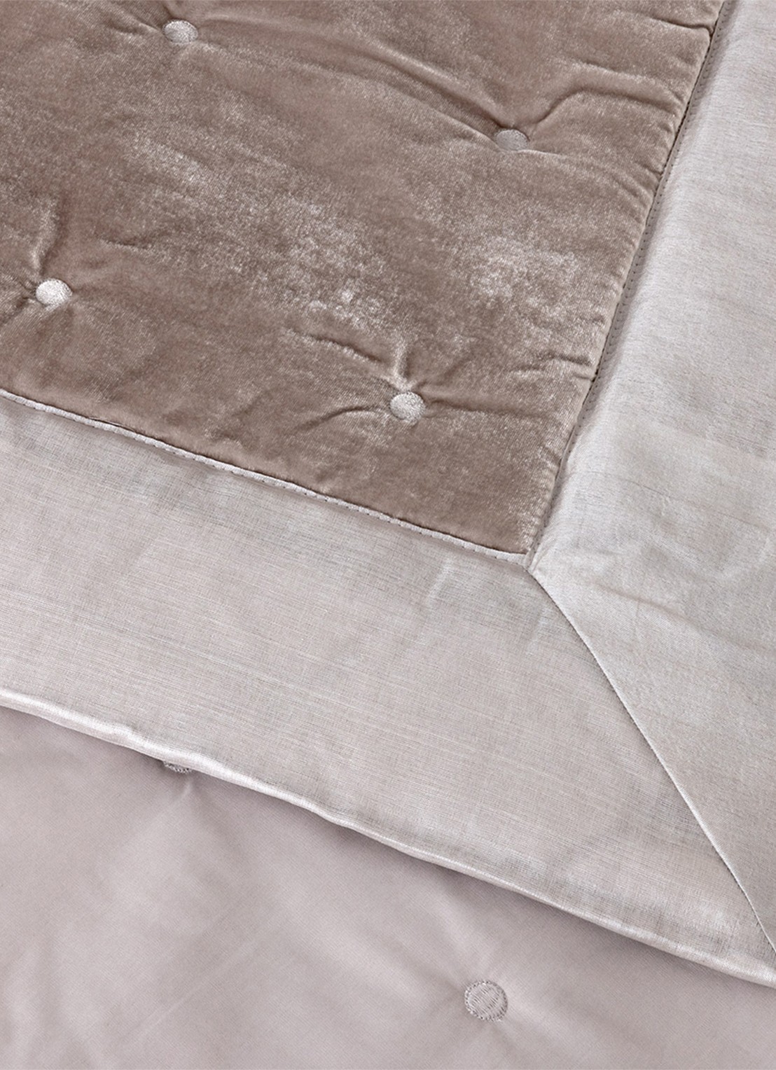 Yves Delorme Cocon bedsprei 260 x 240 cm - voorkant 2 grijs