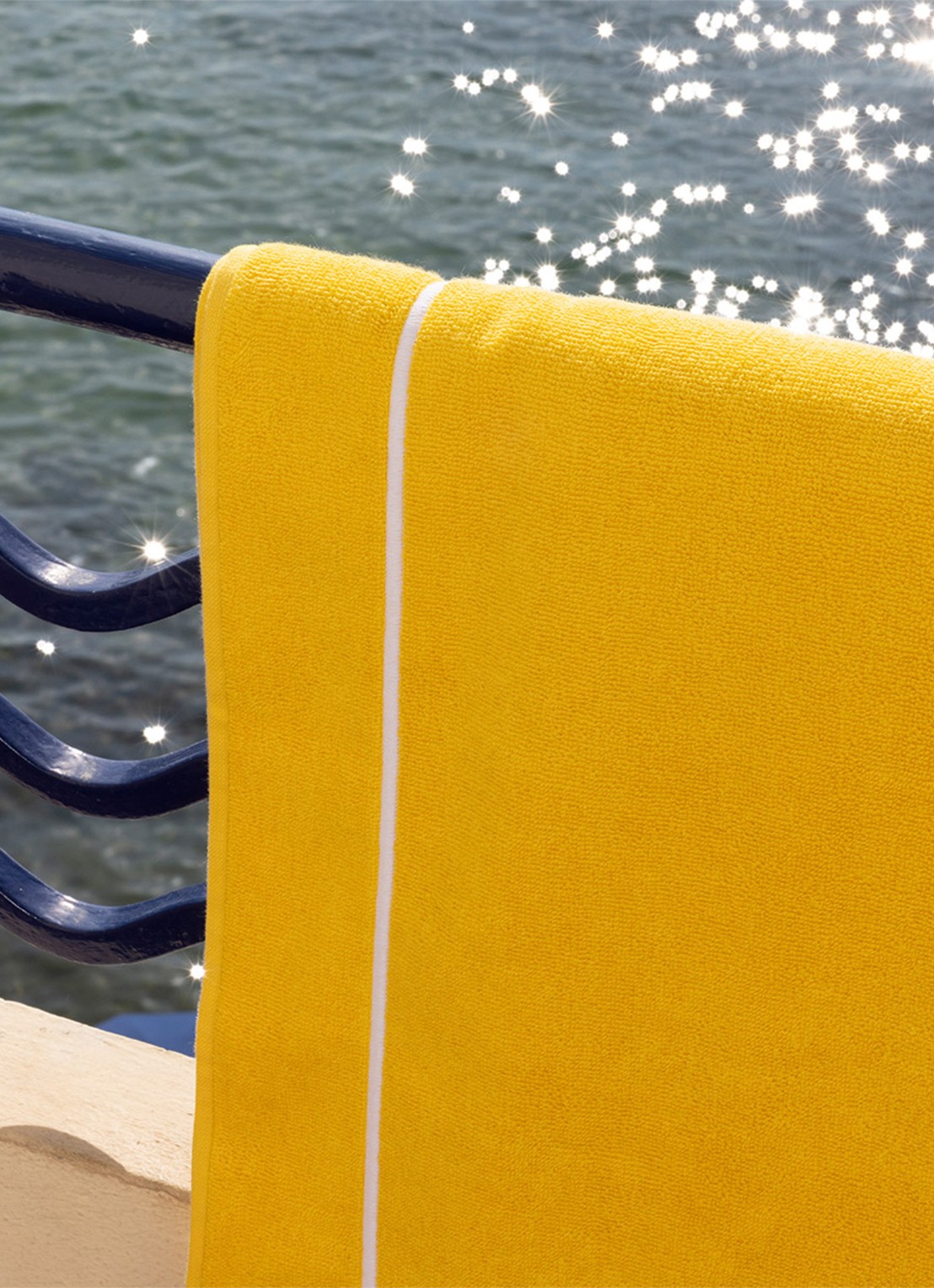 Yves Delorme Croisiere strandlaken  - 480 gr/m2 - 92 x 200 cm - voorkant 3 geel
