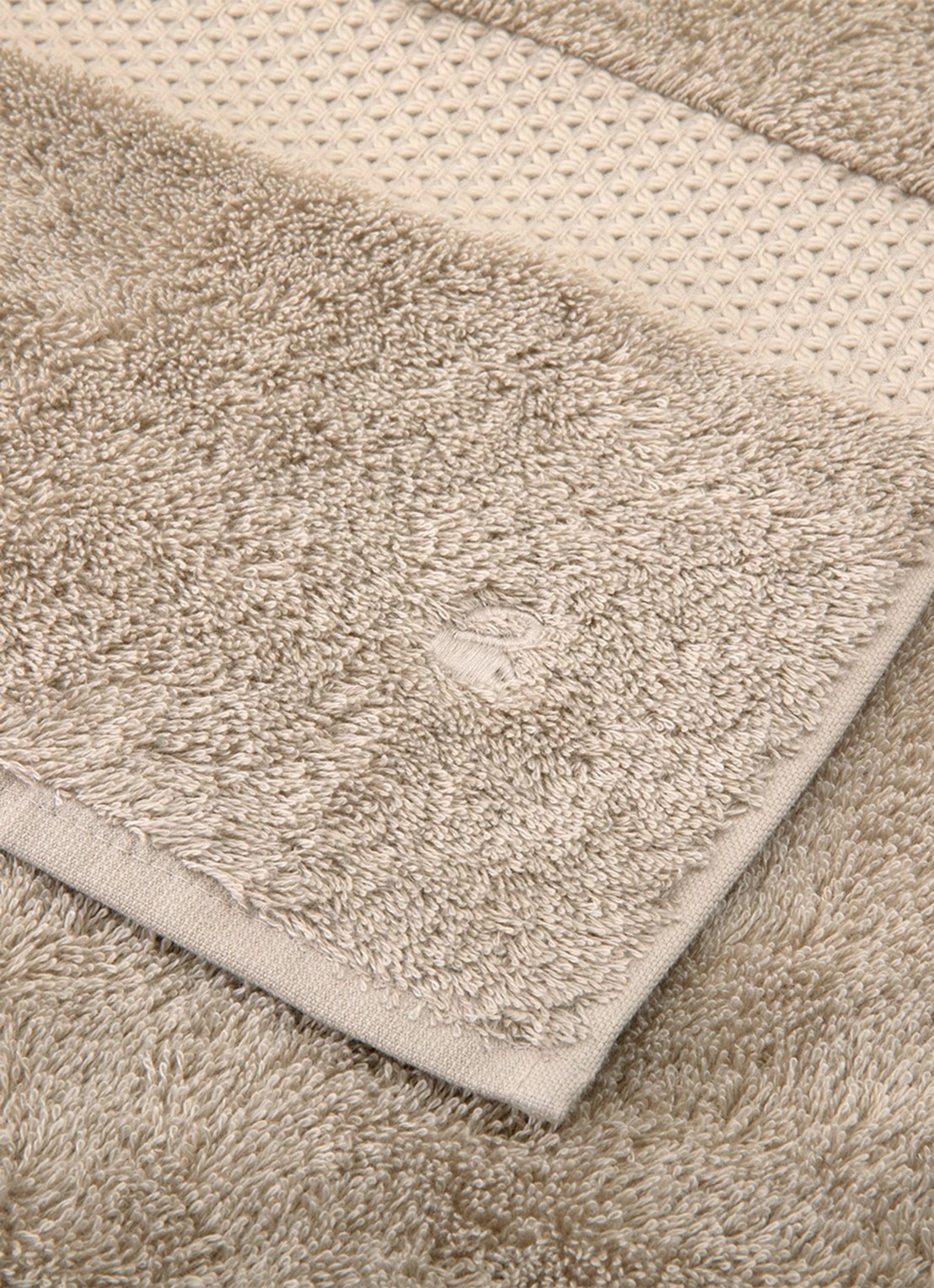 Yves Delorme Etoile badlaken - 700 gr/m2 - 92 x 160 cm - voorkant 2 taupe
