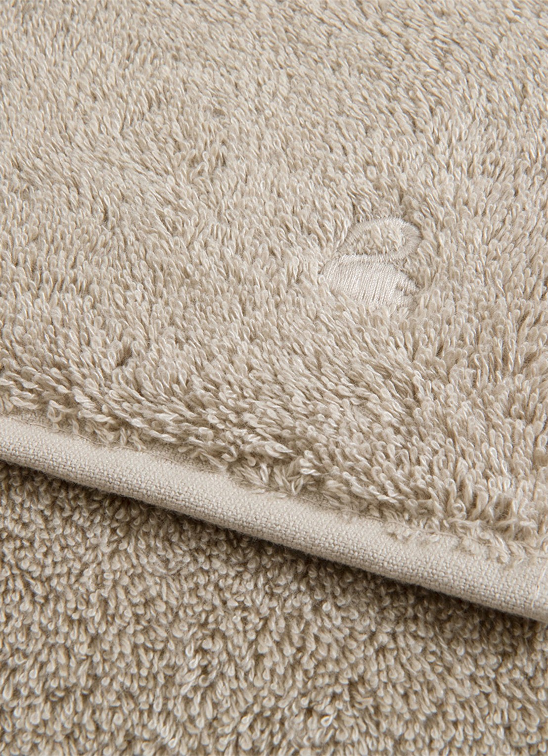 Yves Delorme Etoile gastendoek - 700 g/m² - 33 x 33 cm - voorkant 2 taupe