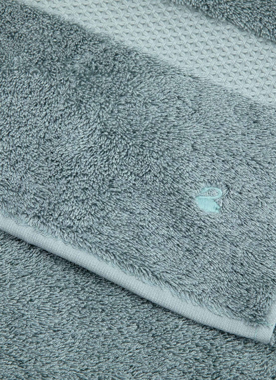 Yves Delorme Etoile gastendoek - 700 gr/m2 - 45 x 70 cm - voorkant 2 staalblauw