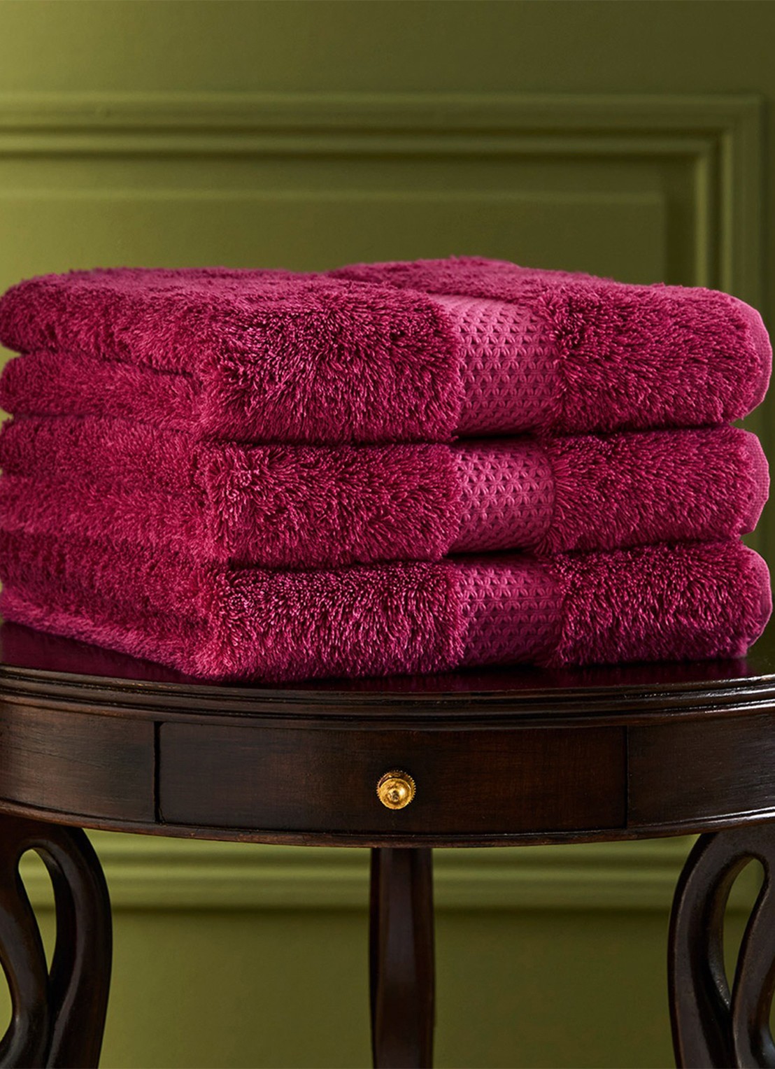 Yves Delorme Etoile gastendoek - 700 gr/m2 - 45 x 70 cm - voorkant 3 fuchsia