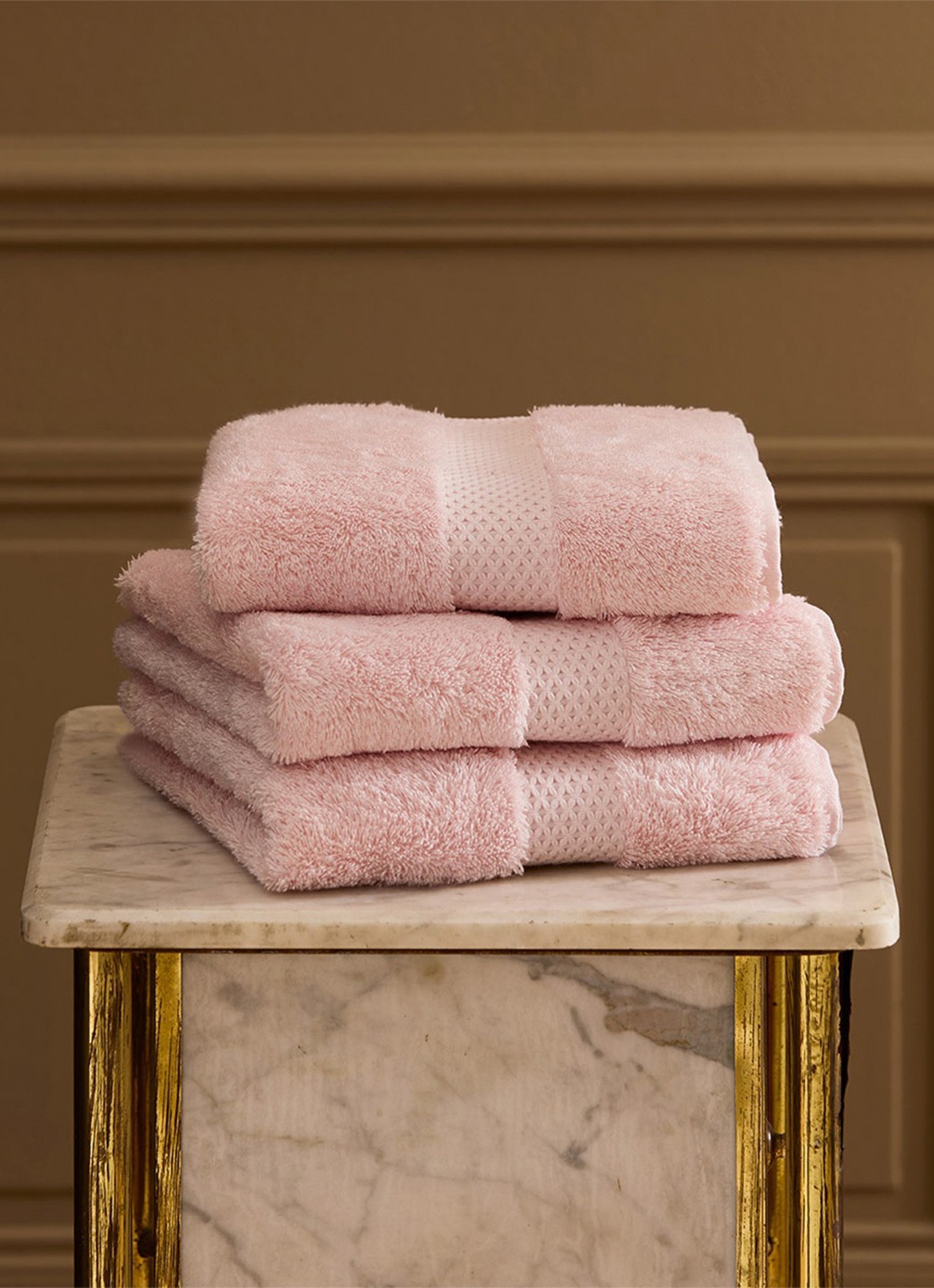 Yves Delorme Etoile gastendoek - 700 gr/m2 - 45 x 70 cm - voorkant 3 lichtroze