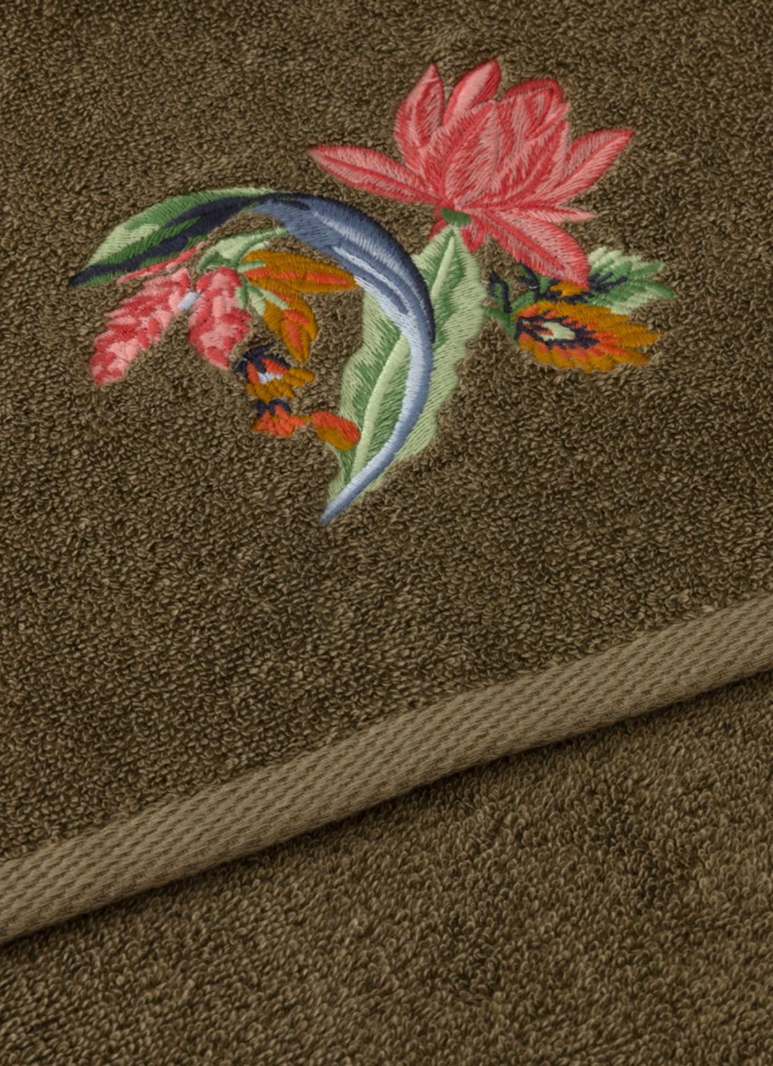 Yves Delorme Eze badhanddoek 55 x 100 cm - voorkant 2 mosgroen