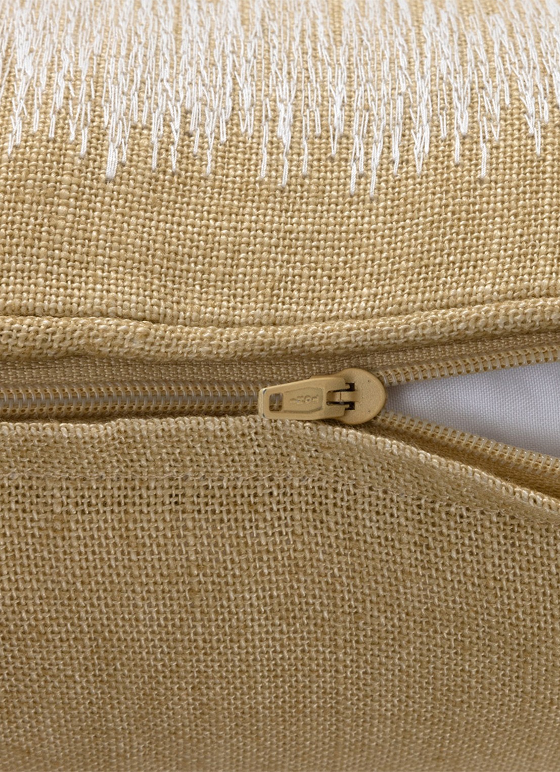 Yves Delorme Horizons sierkussen 45 x 45 cm - detail beige
