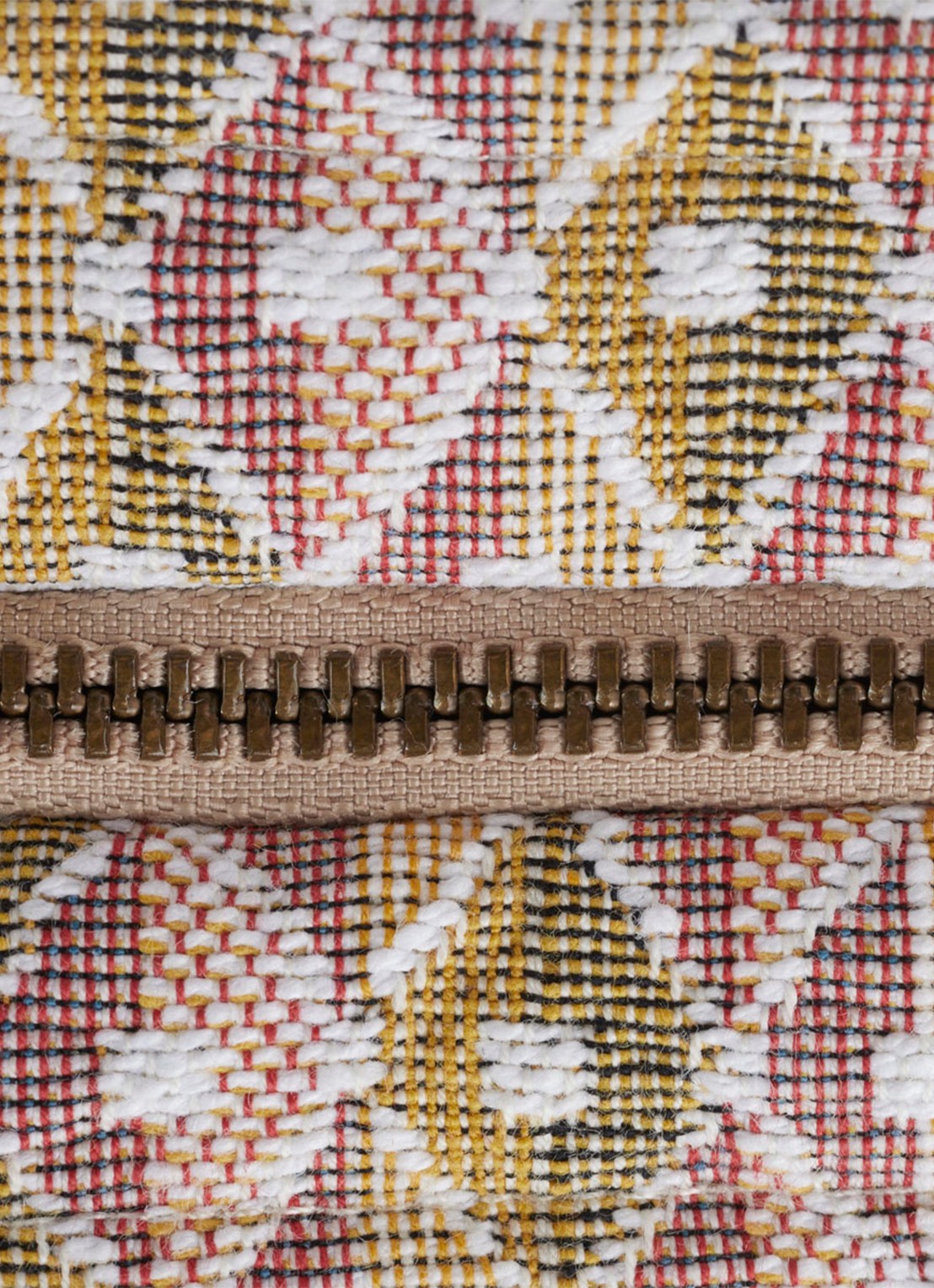 Yves Delorme Manaca toilettas met print - voorkant 3 beige