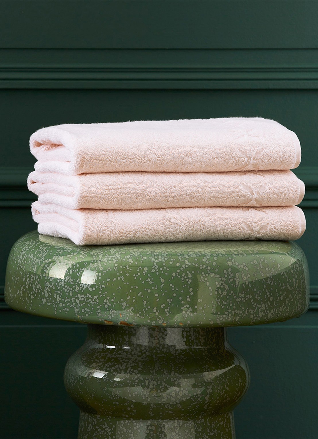 Yves Delorme Nature Amande handdoek - 550 gr/m2 - detail 5 lichtroze
