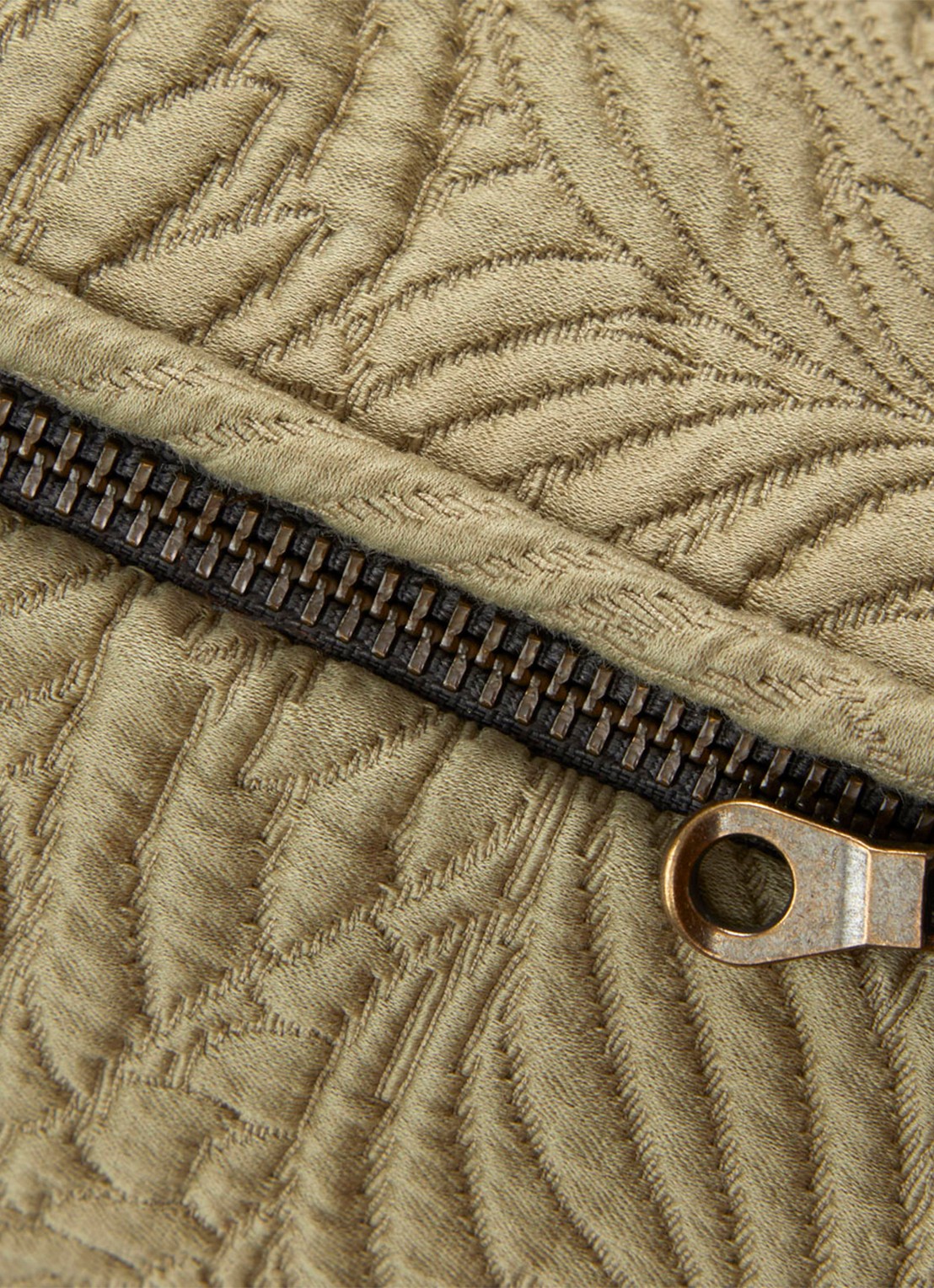 Yves Delorme Santoli sierkussenhoes 33 x 57 cm - achterkant khaki