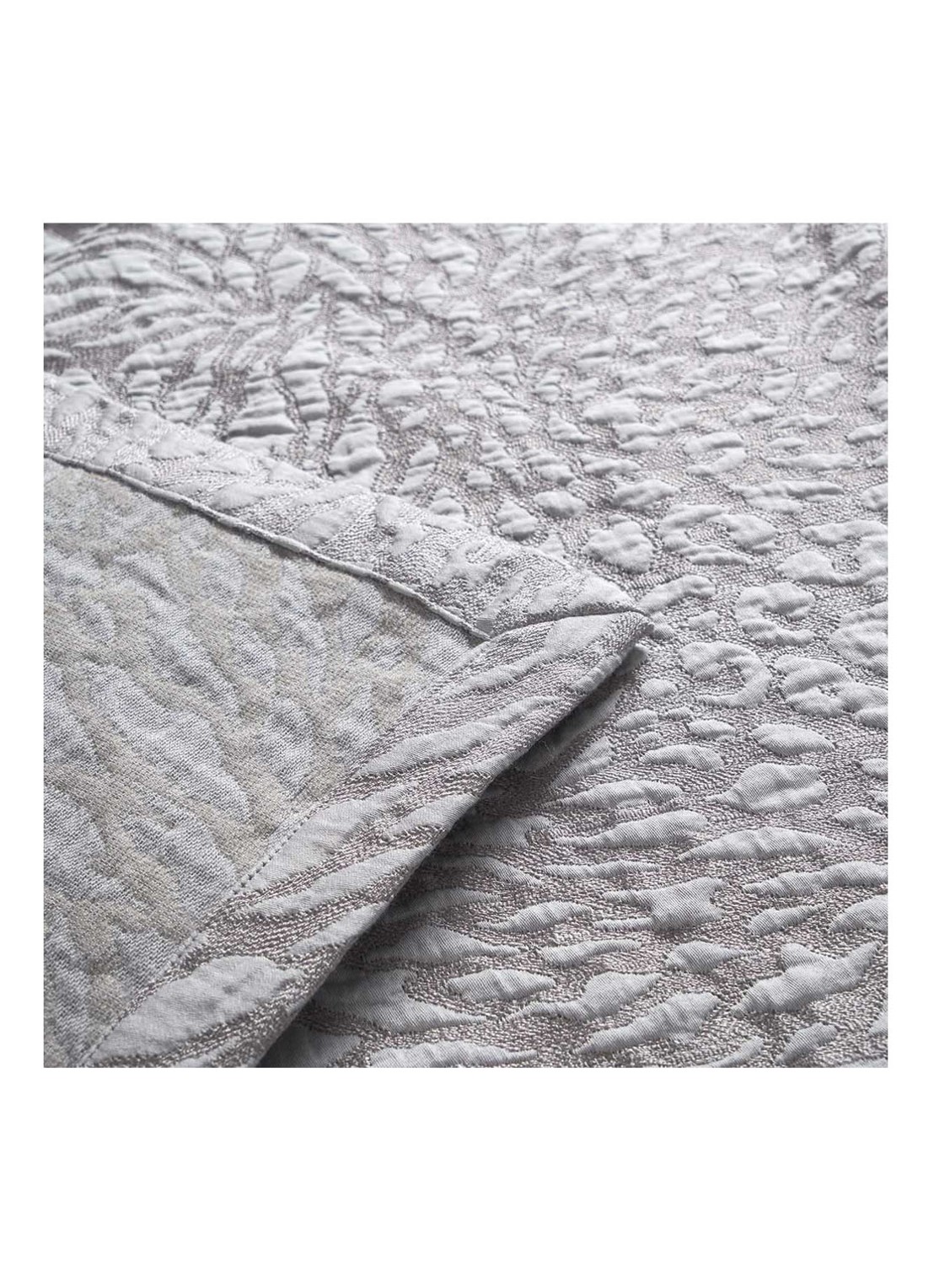 Yves Delorme Souvenir bedsprei in katoenblend - detail 4 zilver