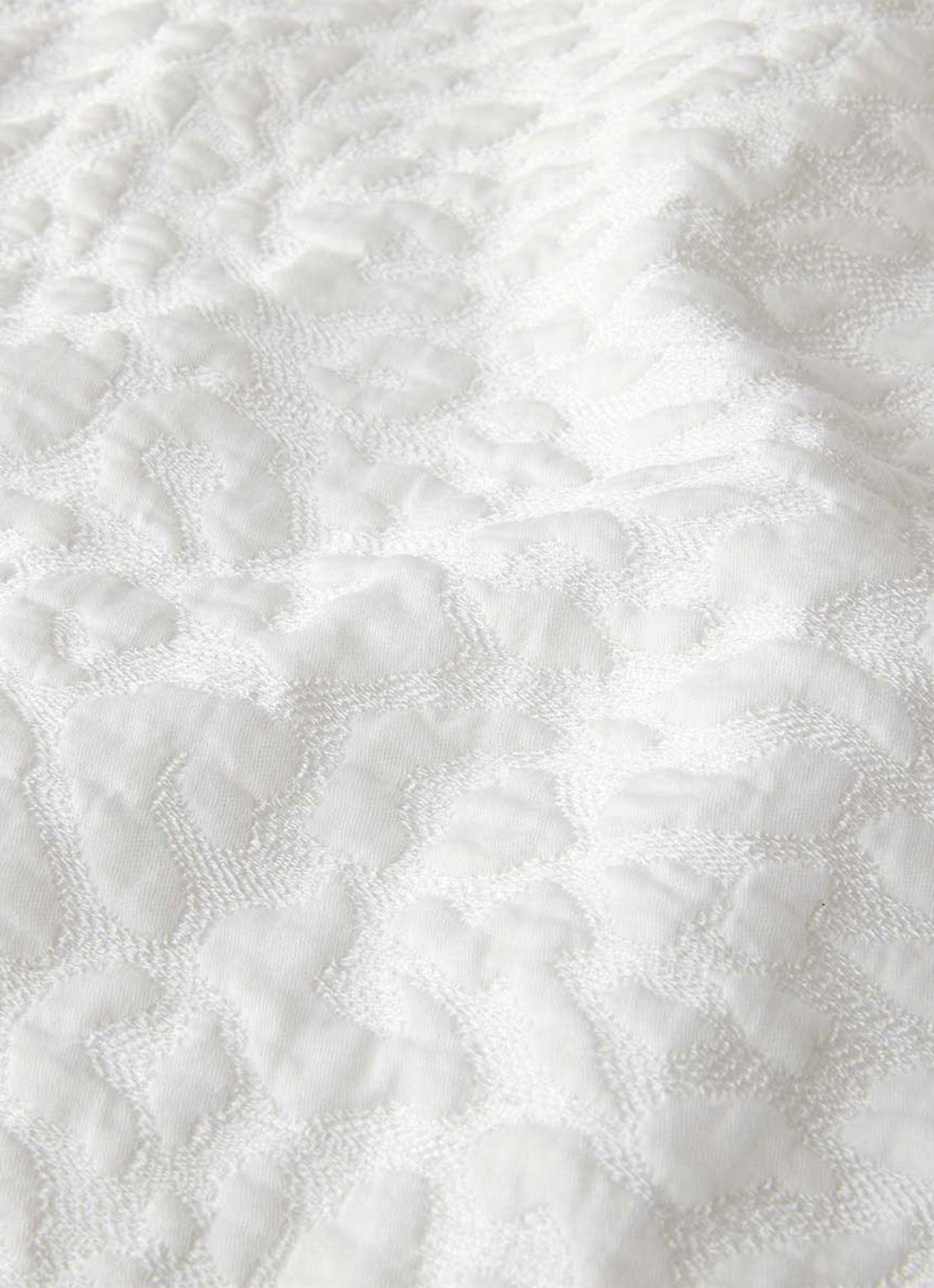 Yves Delorme Souvenir bedsprei in katoenblend - achterkant wit