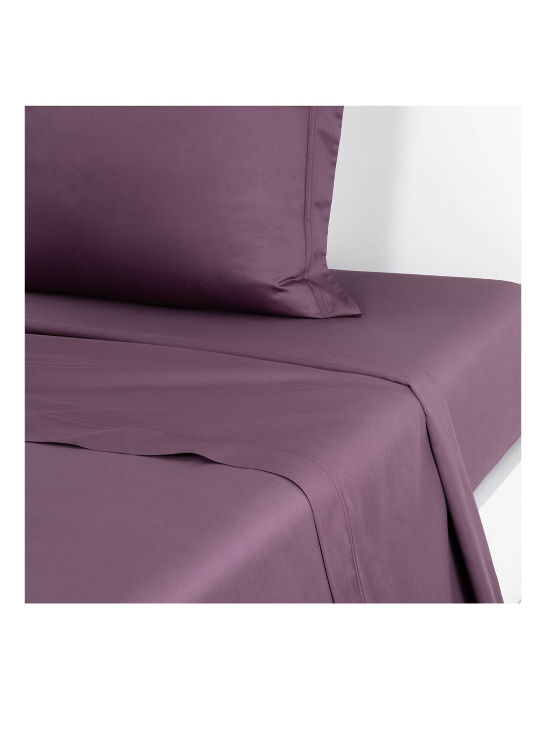 Yves Delorme Triomphe laken van katoensatijn 310TC - voorkant aubergine