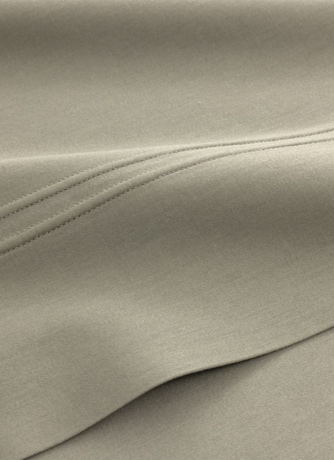 Yves Delorme Triomphe laken van katoensatijn 310TC - detail 3 khaki