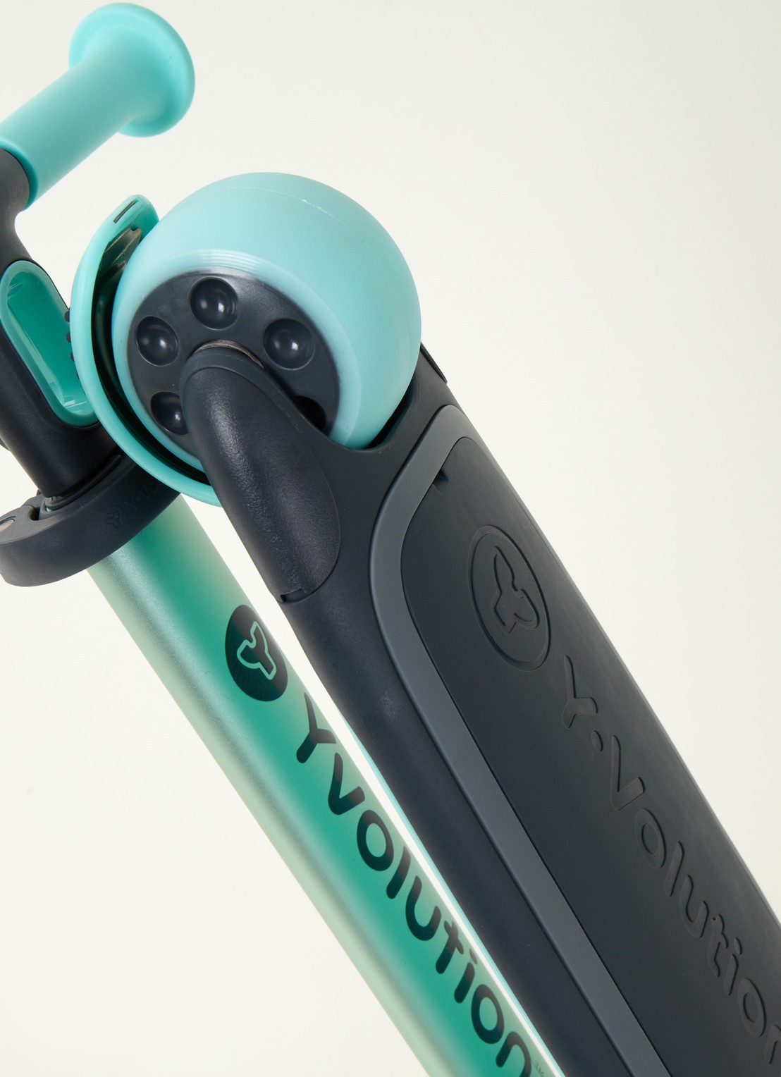 Yvolution Y Glider Nua step - detail groen