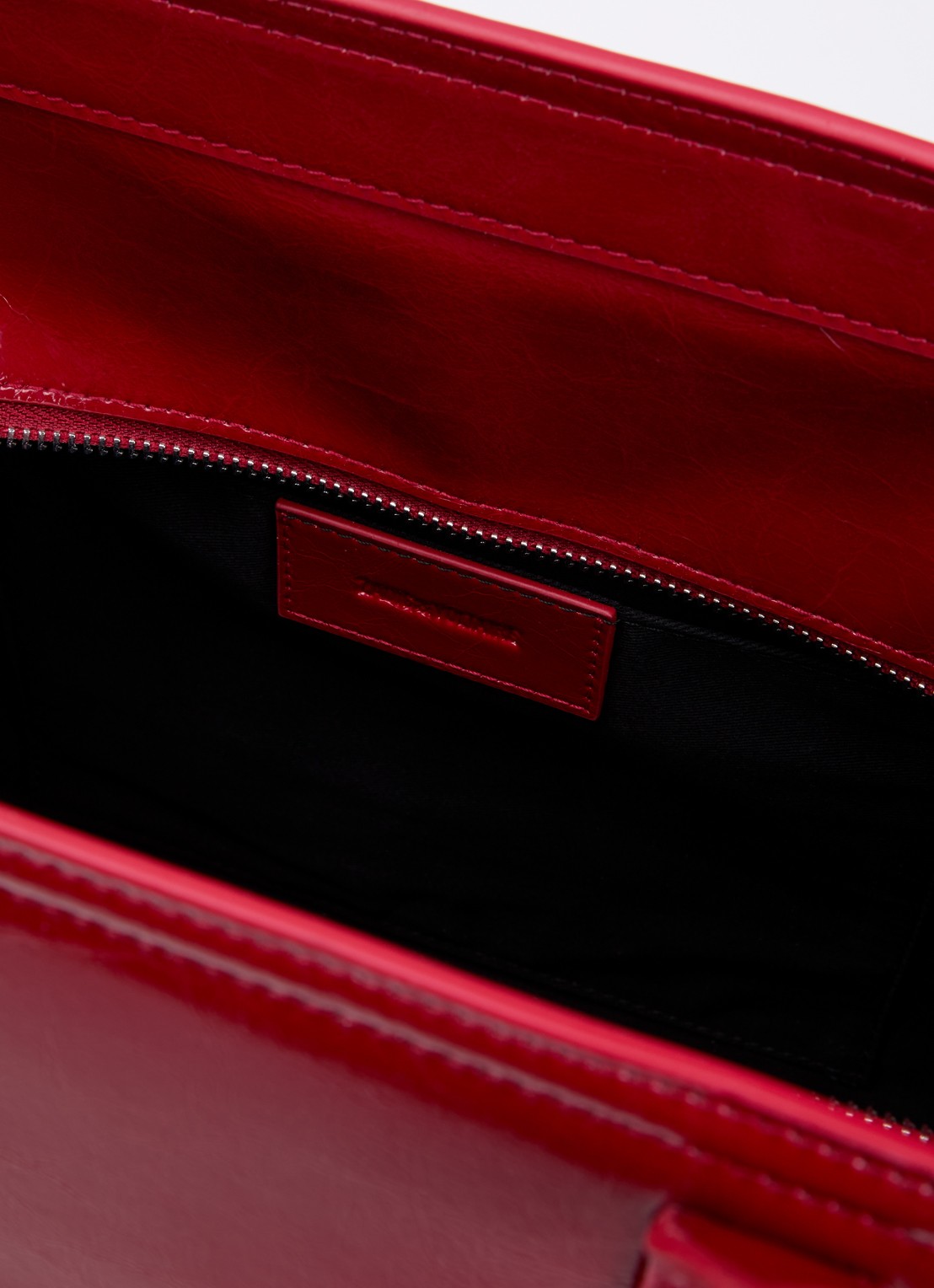 Zadig&Voltaire Angel Tote handtas van lakleer met afneembare schouderriem  - detail kersenrood