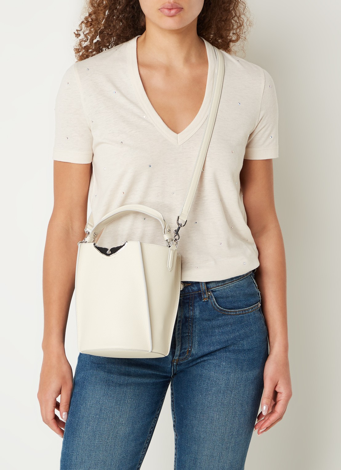 Zadig&Voltaire Borderline buckettas van leer met afneembare schouderriem  - voorkant ivoor