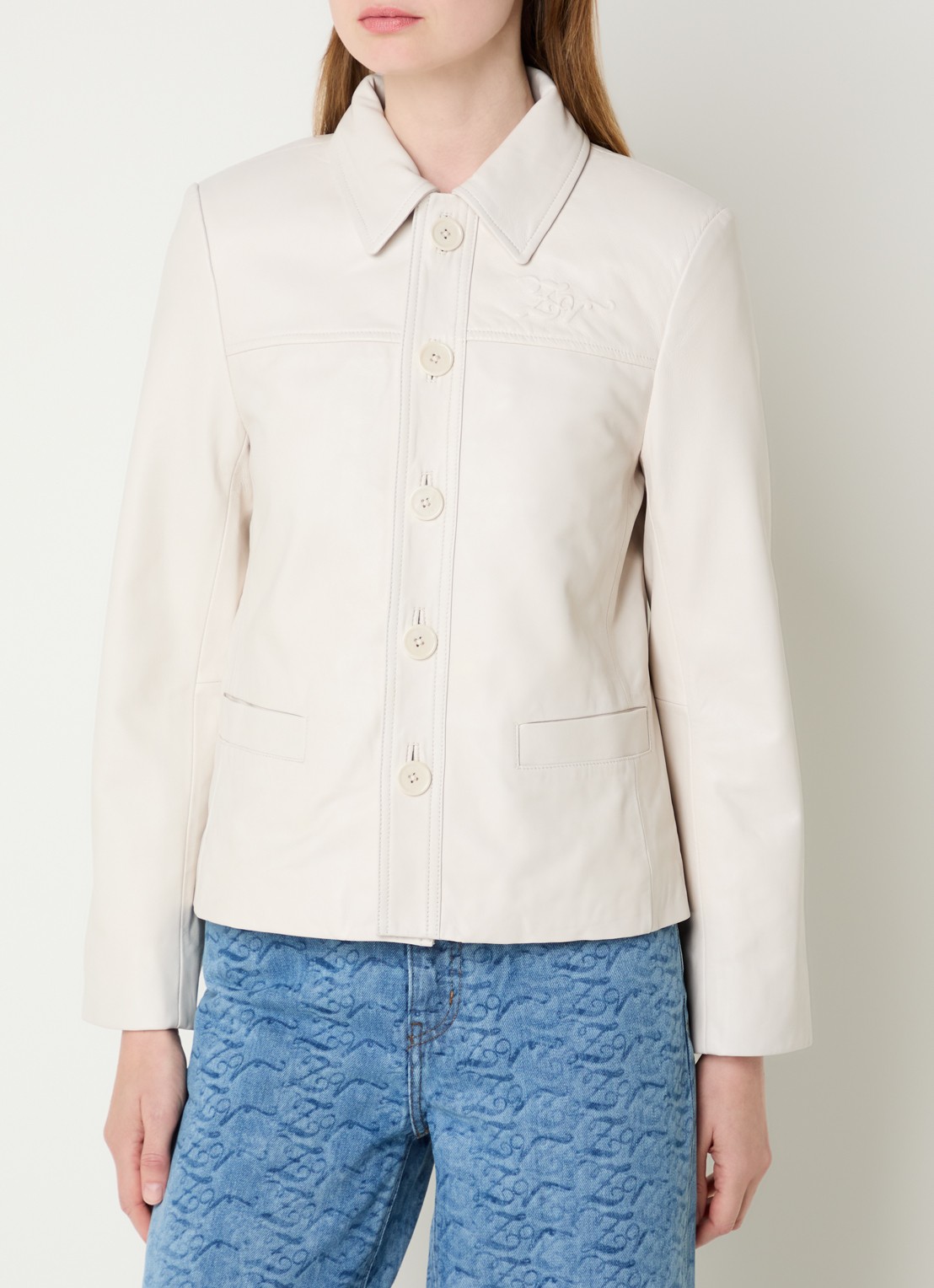 Zadig&Voltaire Liamys jack van lamsleer met logo - detail creme