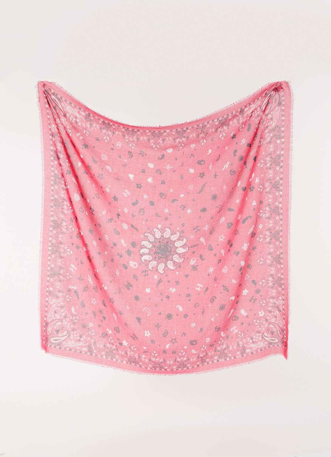 Zadig&Voltaire Maddie sjaal met paisley dessin 120 x 120 cm - detail donkerroze