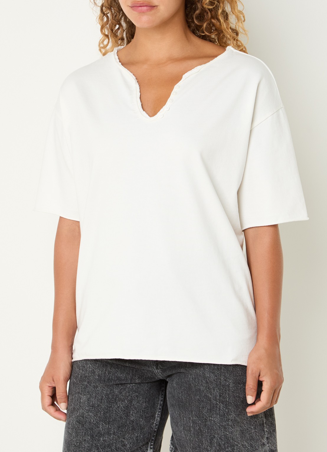 Zadig&Voltaire Meg T-shirt met V-hals - detail 2 gebroken wit