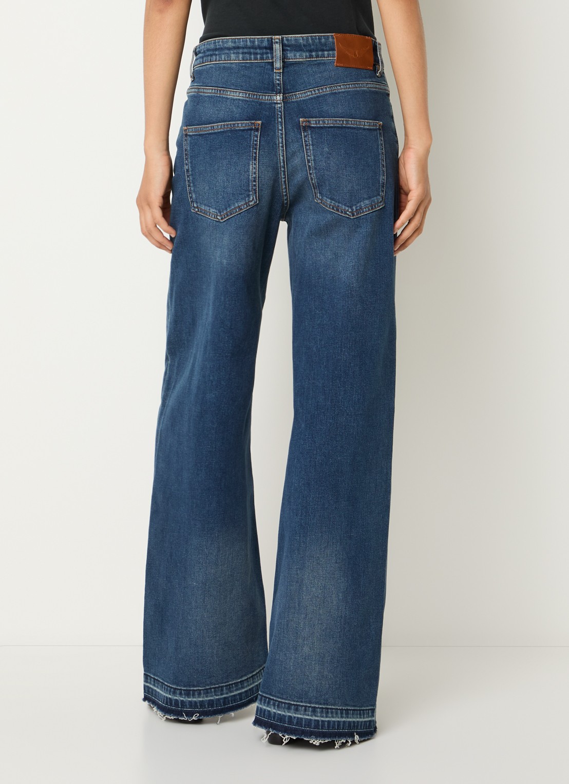Zadig&Voltaire Mid waist flared jeans met donkere wassing en gerafelde zoom - achterkant indigo