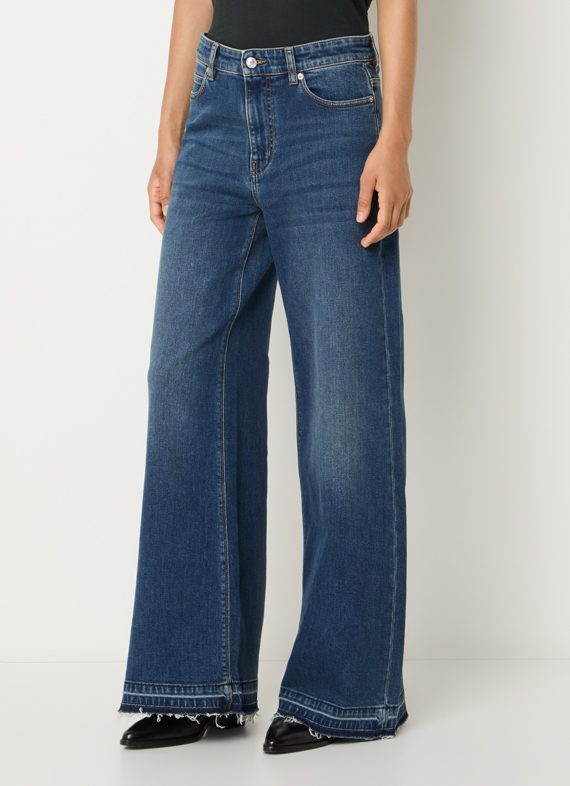 Zadig&Voltaire Mid waist flared jeans met donkere wassing en gerafelde zoom - detail 2 indigo