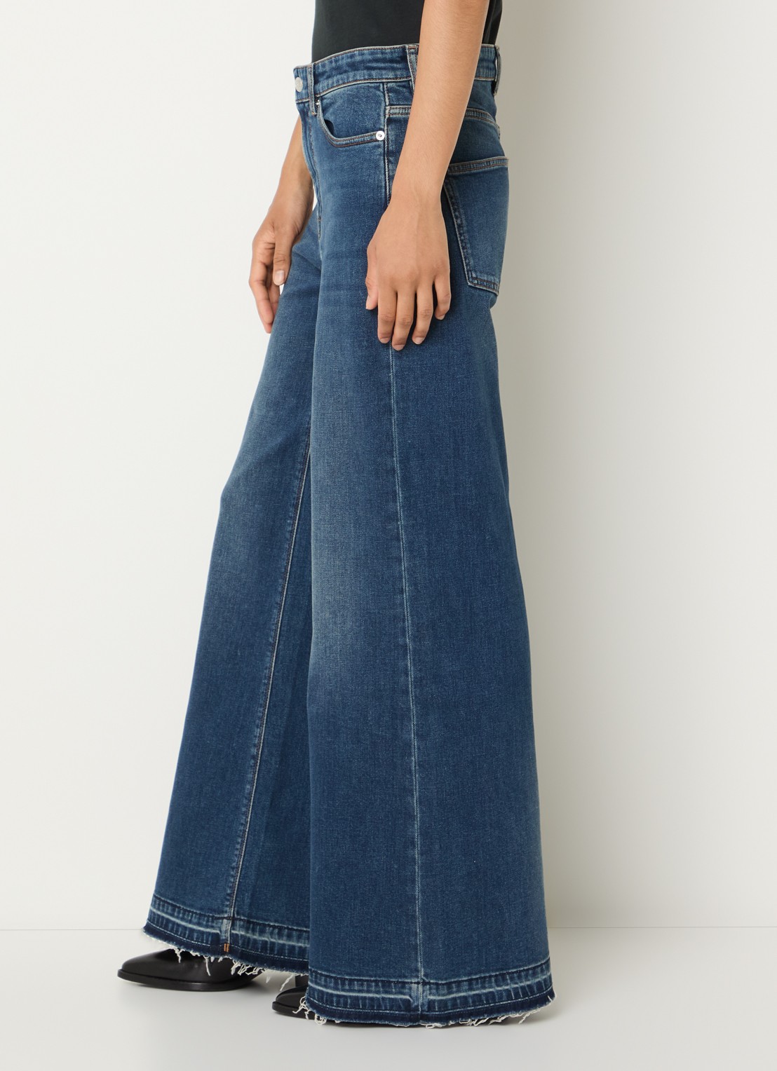 Zadig&Voltaire Mid waist flared jeans met donkere wassing en gerafelde zoom - detail 3 indigo