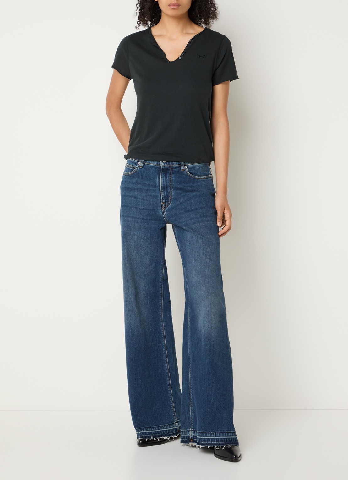 Zadig&Voltaire Mid waist flared jeans met donkere wassing en gerafelde zoom - voorkant 5 indigo
