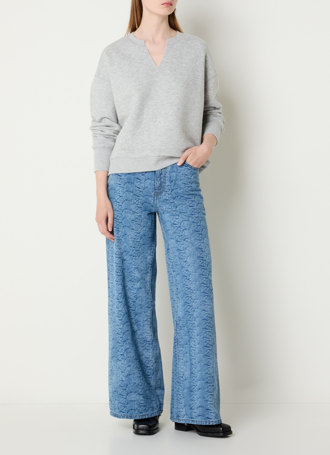 Zadig&Voltaire Olive sweater met flock logoprint - voorkant 3 grijsmele