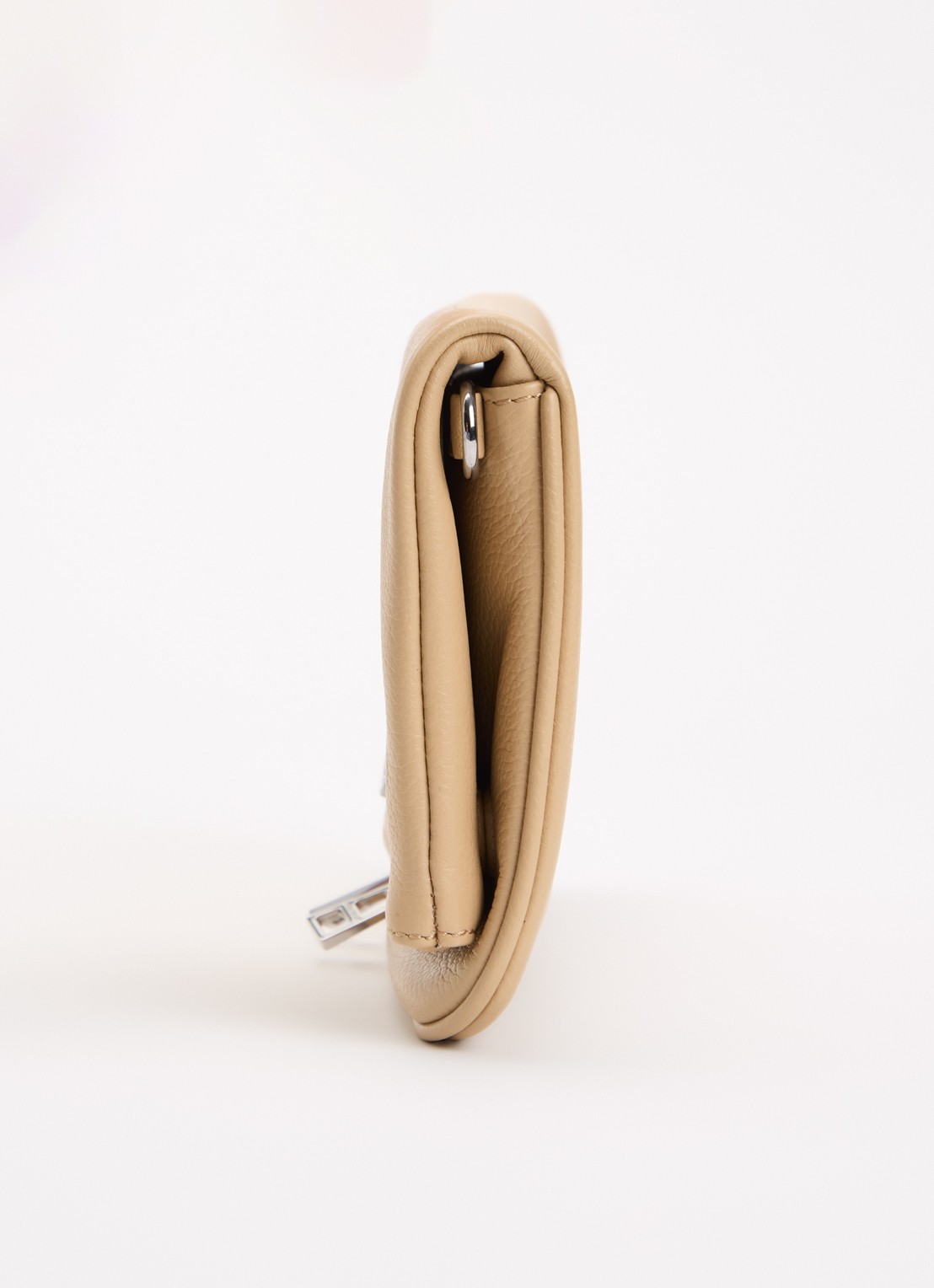 Zadig&Voltaire Rock Grained clutch van leer - detail 2 beige
