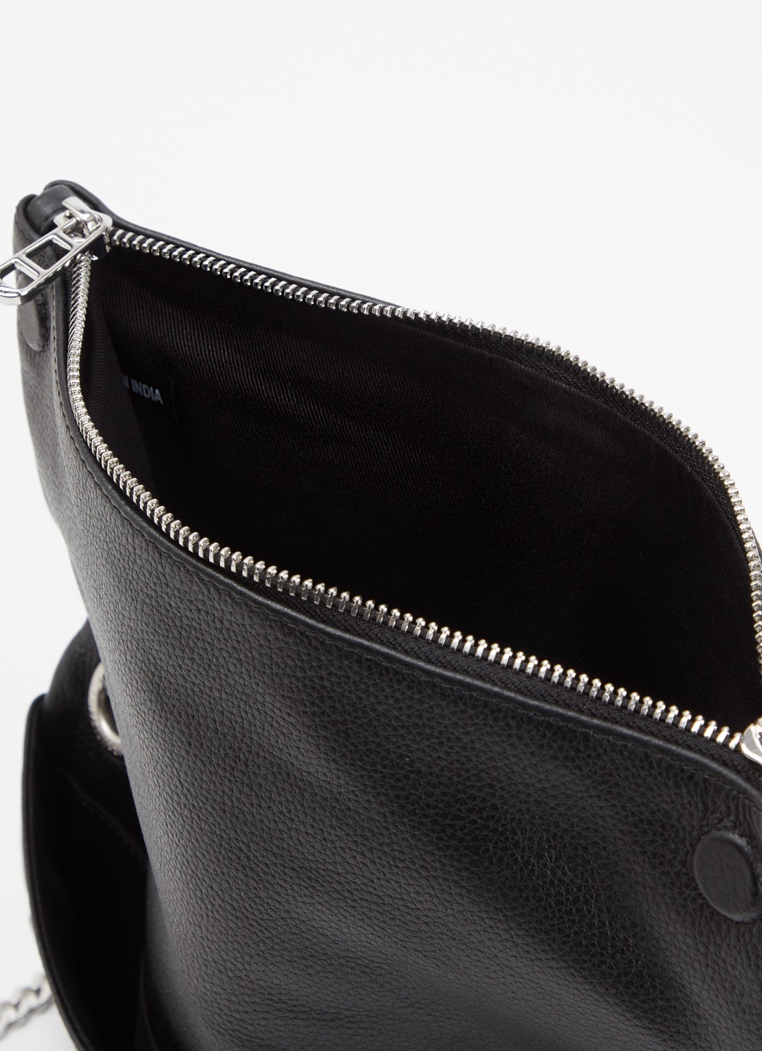 Zadig&Voltaire Rock II Grained clutch van leer met verstelbare schouderriem - detail 3 zwart