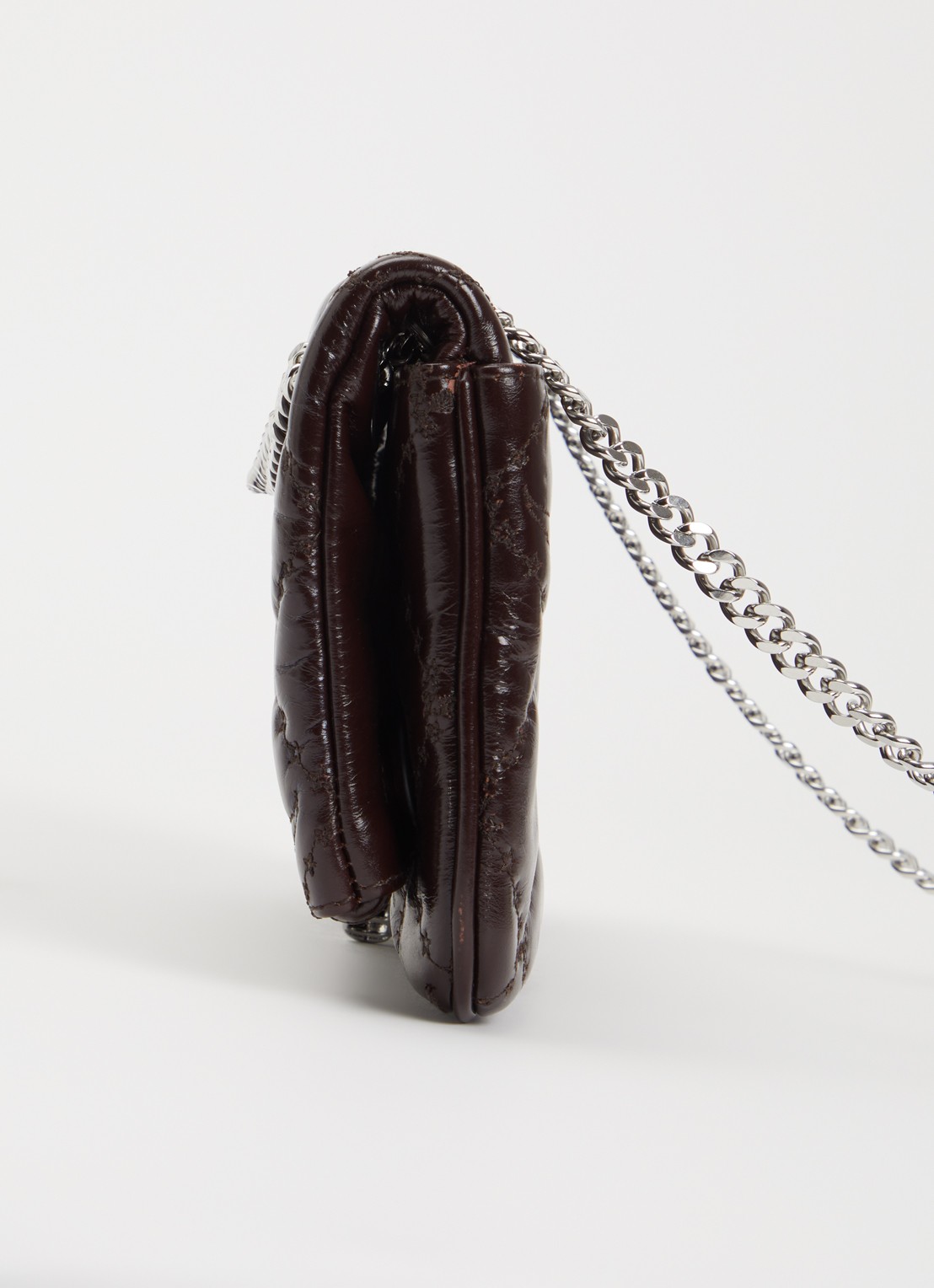 Zadig&Voltaire Rock II Vintage clutch van lakleer met verstelbare schouderriem - detail 3 donkerbruin