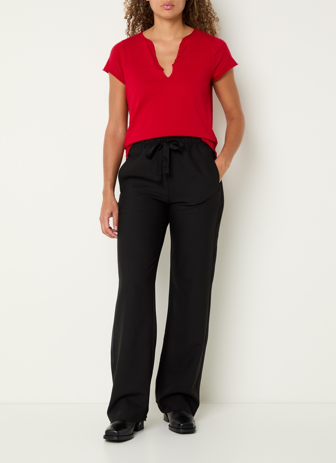 Zadig&Voltaire Tuni T-shirt met V-hals - voorkant 3 rood