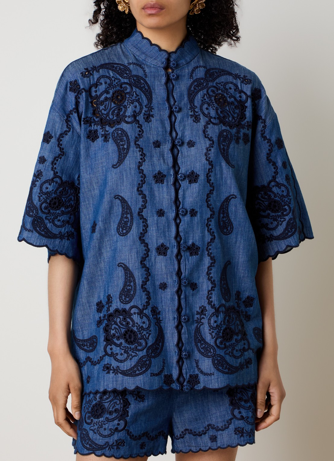 Zimmermann Aster blouse van denim met borduring - detail 2 blauw