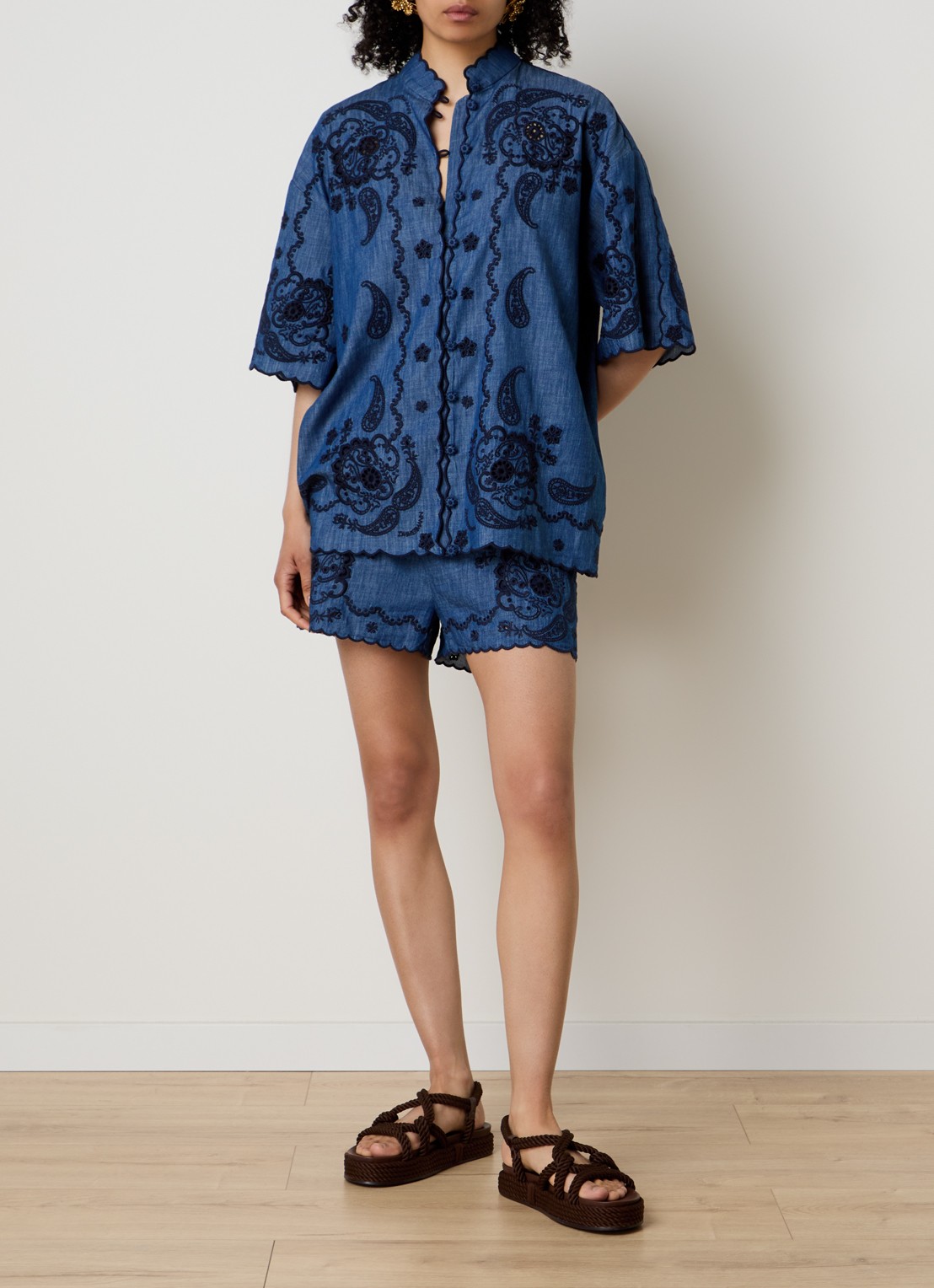Zimmermann Aster blouse van denim met borduring - voorkant 5 blauw