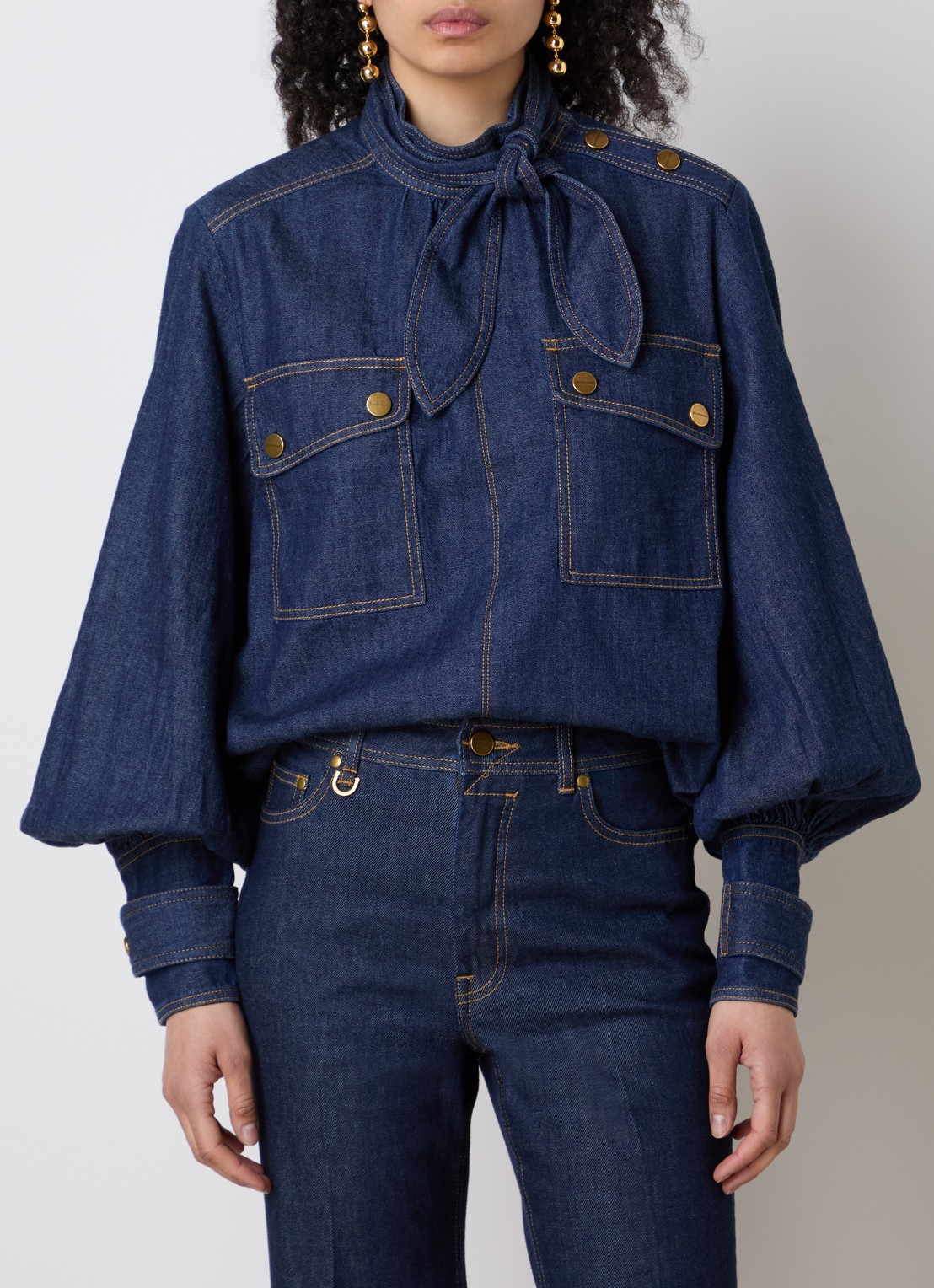 Zimmermann Blouse van chambray met sjaalkraag - detail indigo