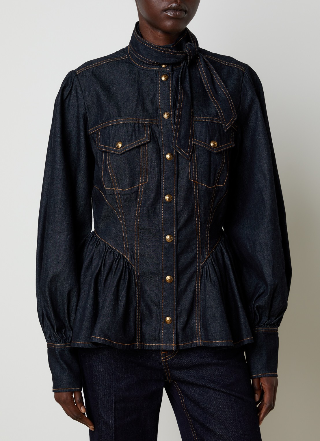 Zimmermann Blouse van denim met sjaalkraag - detail blauw