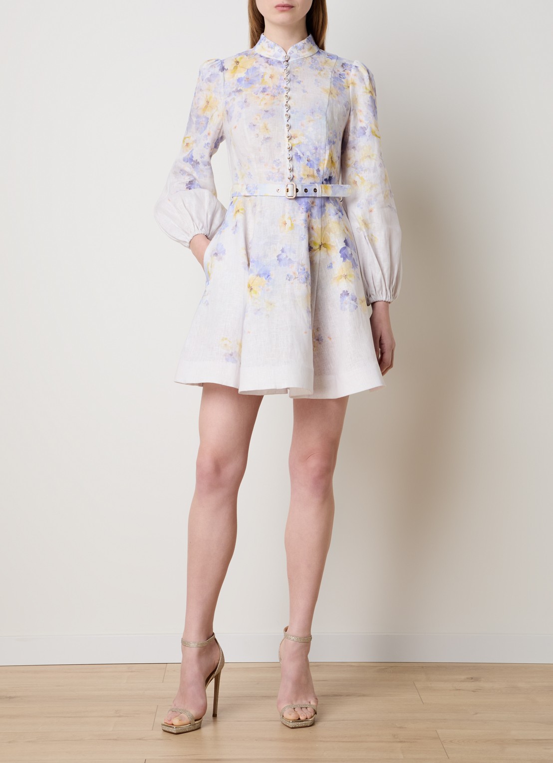 Zimmermann Crush mini jurk van linnen met bloemenprint en ceintuur - voorkant 2 lila
