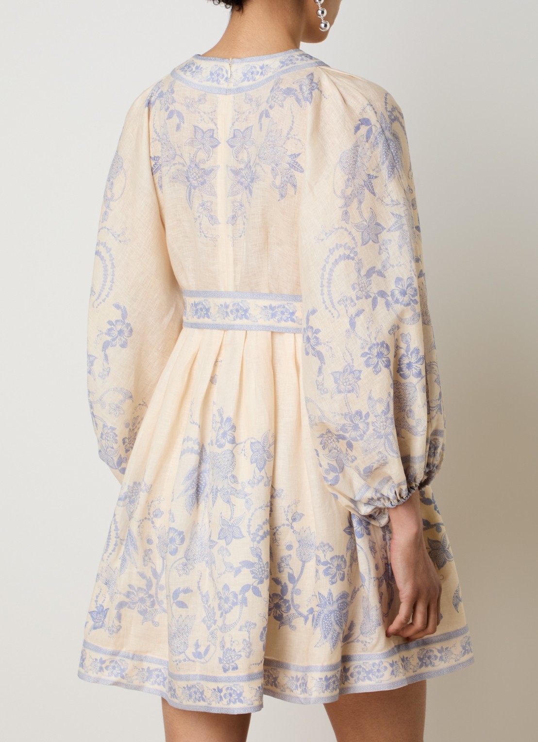 Zimmermann Indra mini blousejurk van linnen met print en strikceintuur - achterkant 5 lila