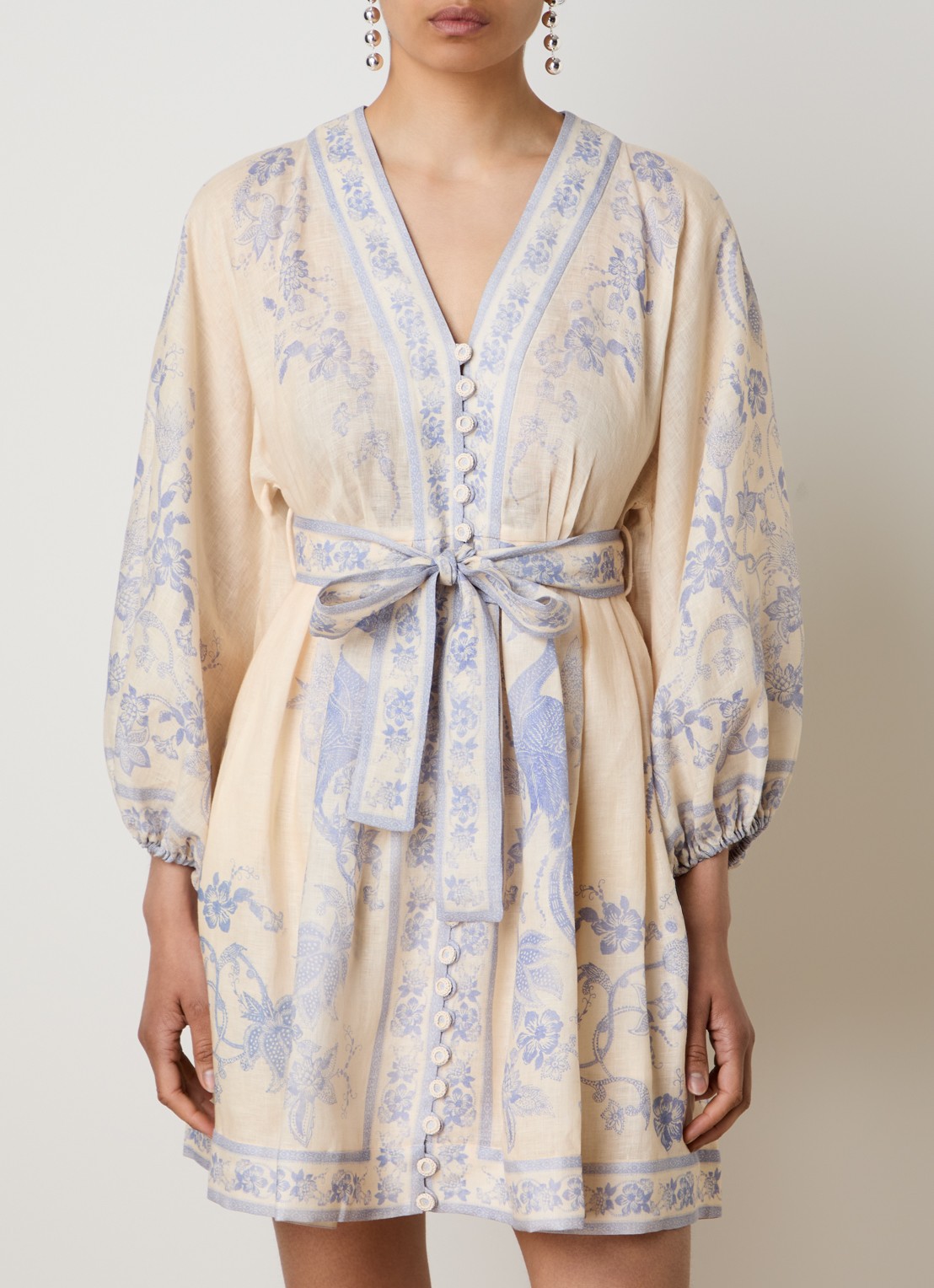 Zimmermann Indra mini blousejurk van linnen met print en strikceintuur - detail lila