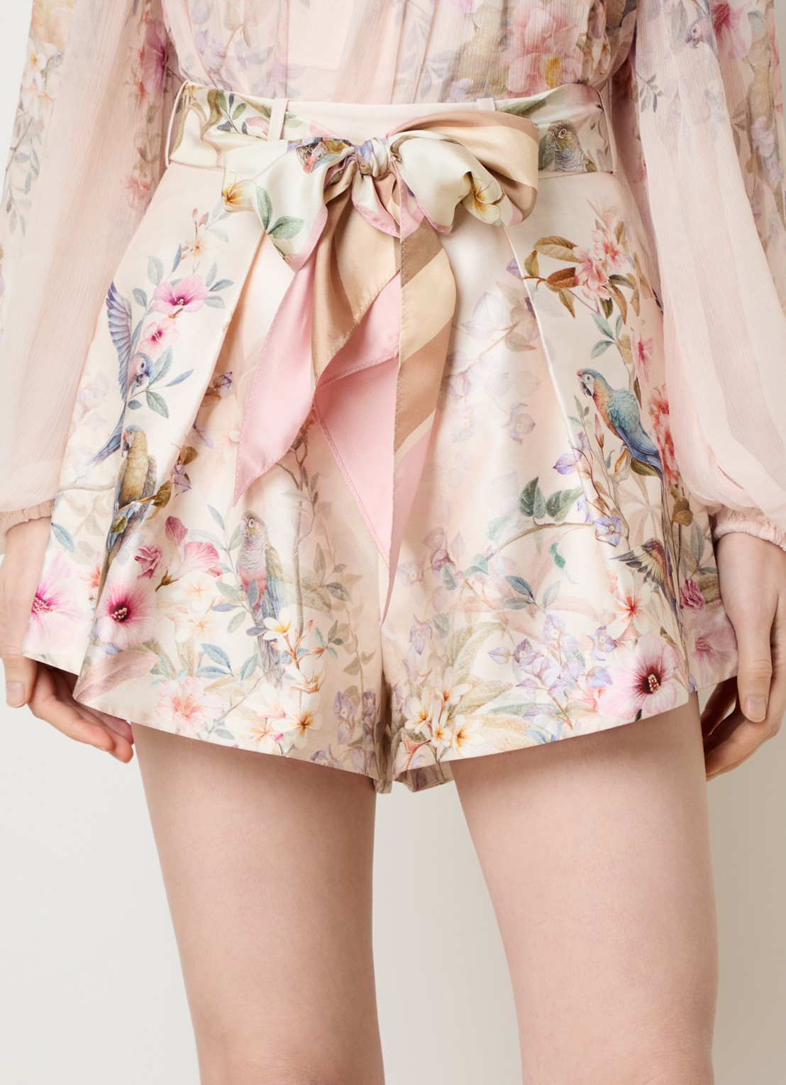 Zimmermann Rebellion mini broekrok in zijdeblend met bloemenprint - detail 4 lichtroze