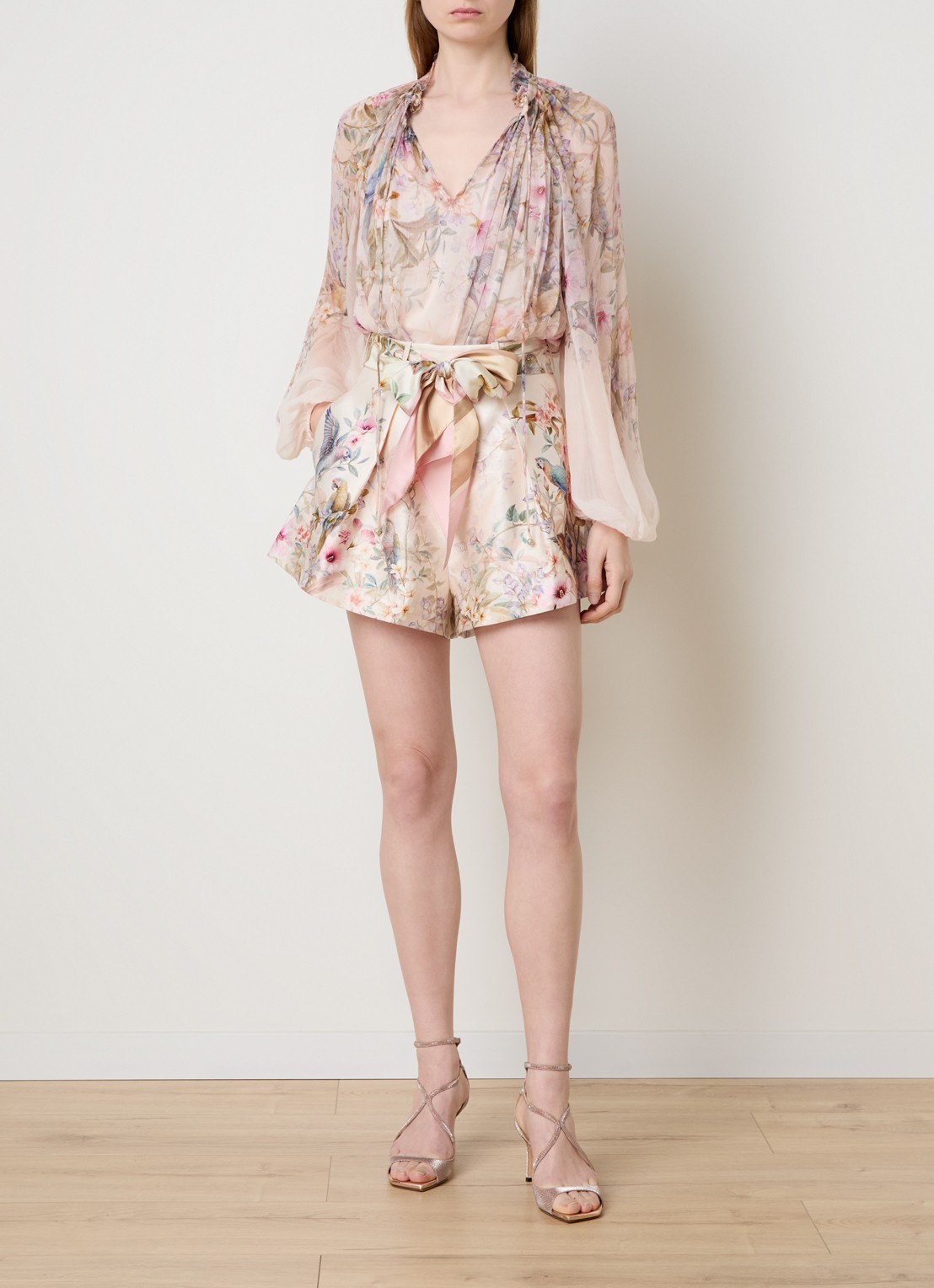 Zimmermann Rebellion mini broekrok in zijdeblend met bloemenprint - voorkant 3 lichtroze
