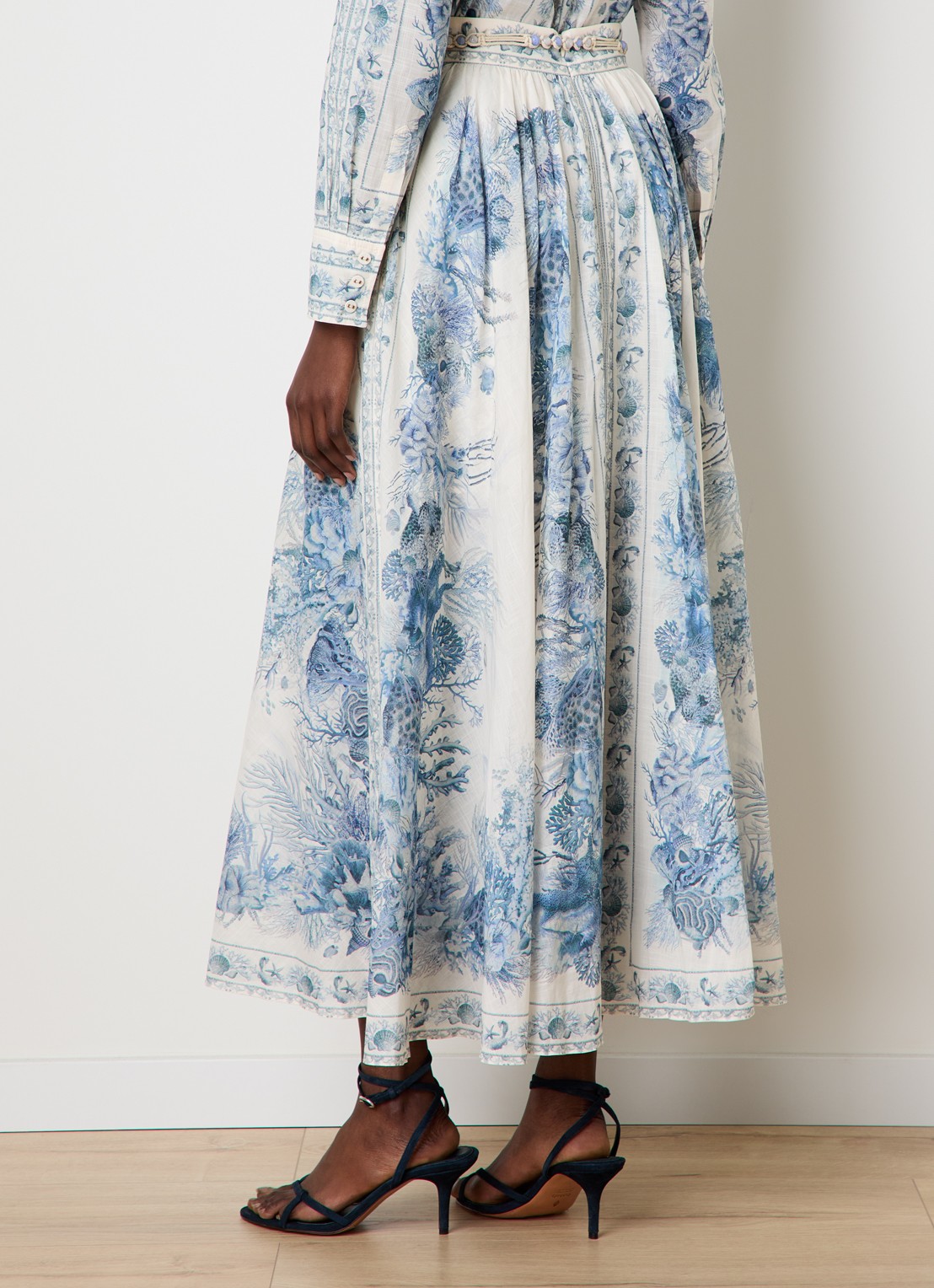 Zimmermann Wanderlust maxi A-lijn rok met strikceintuur en print - achterkant staalblauw