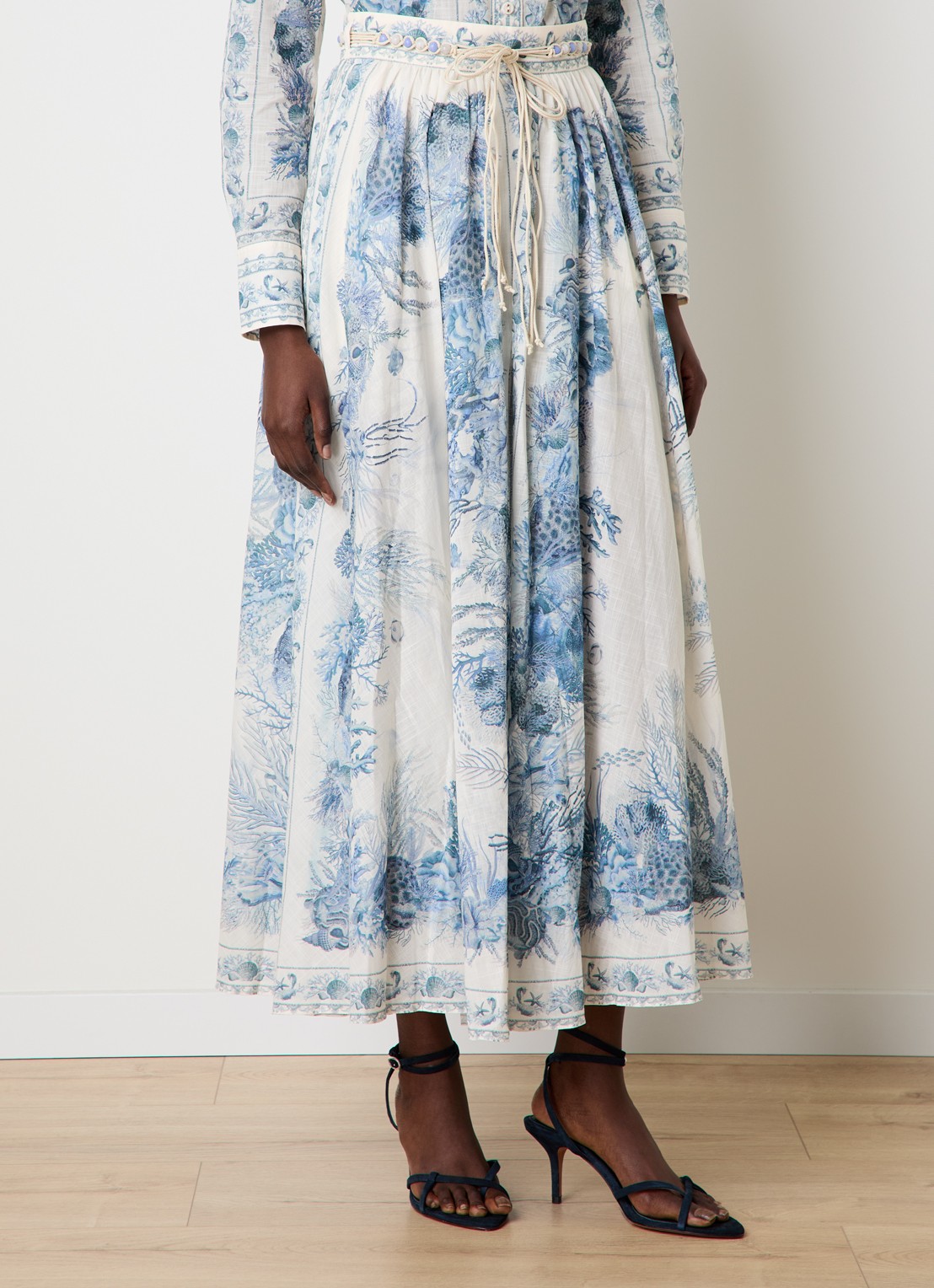 Zimmermann Wanderlust maxi A-lijn rok met strikceintuur en print - detail 2 staalblauw