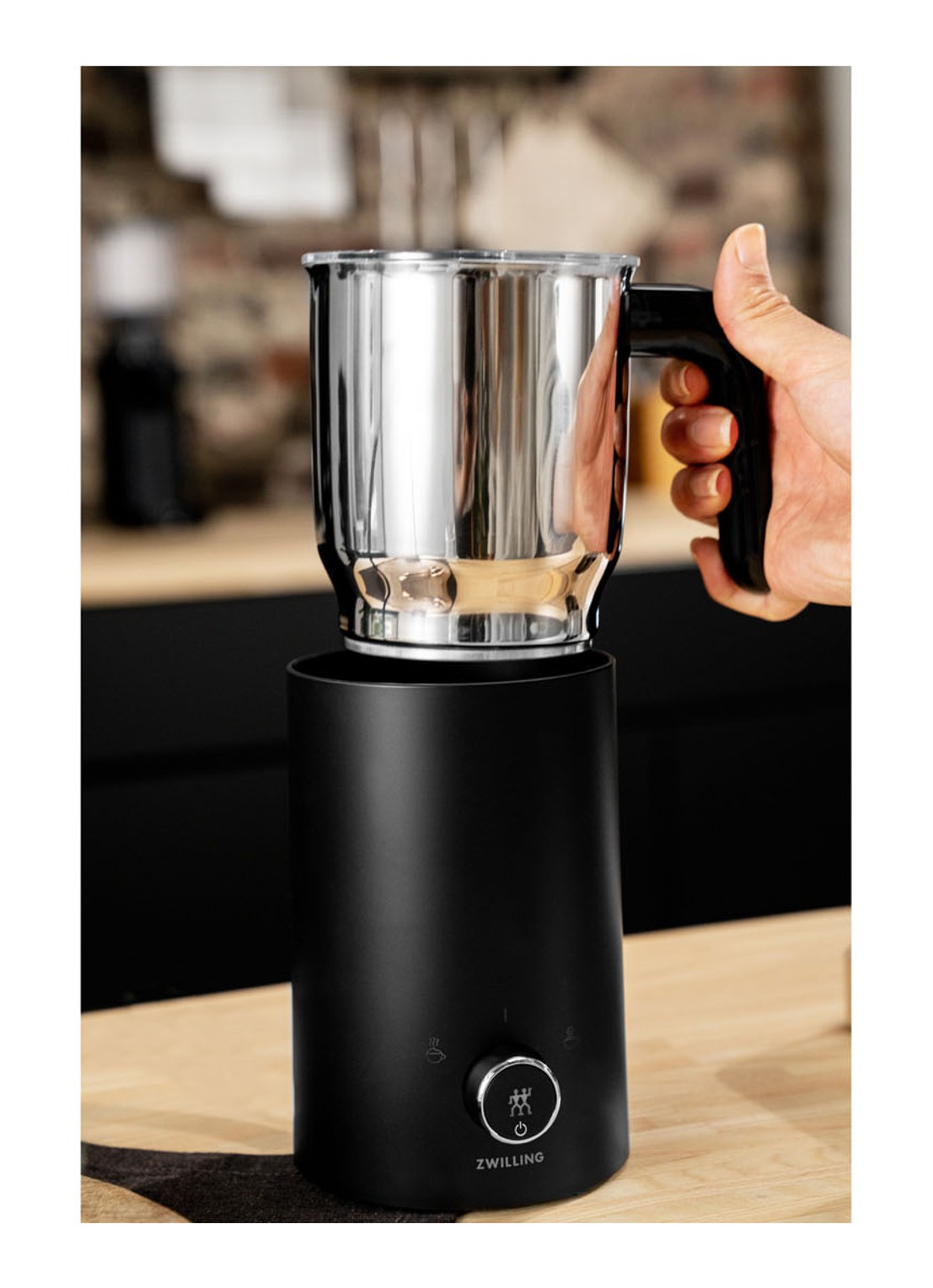 Zwilling Enfinigy melkopschuimer 0,5 liter - voorkant 2 zwart