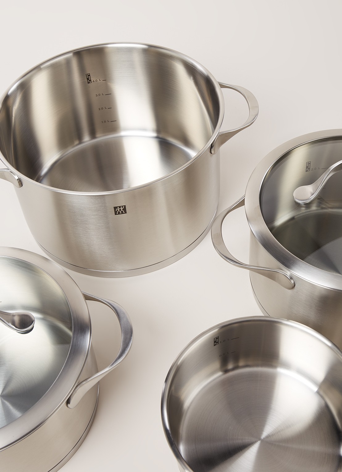 Zwilling Essence pannenset 5-delig - detail zilver