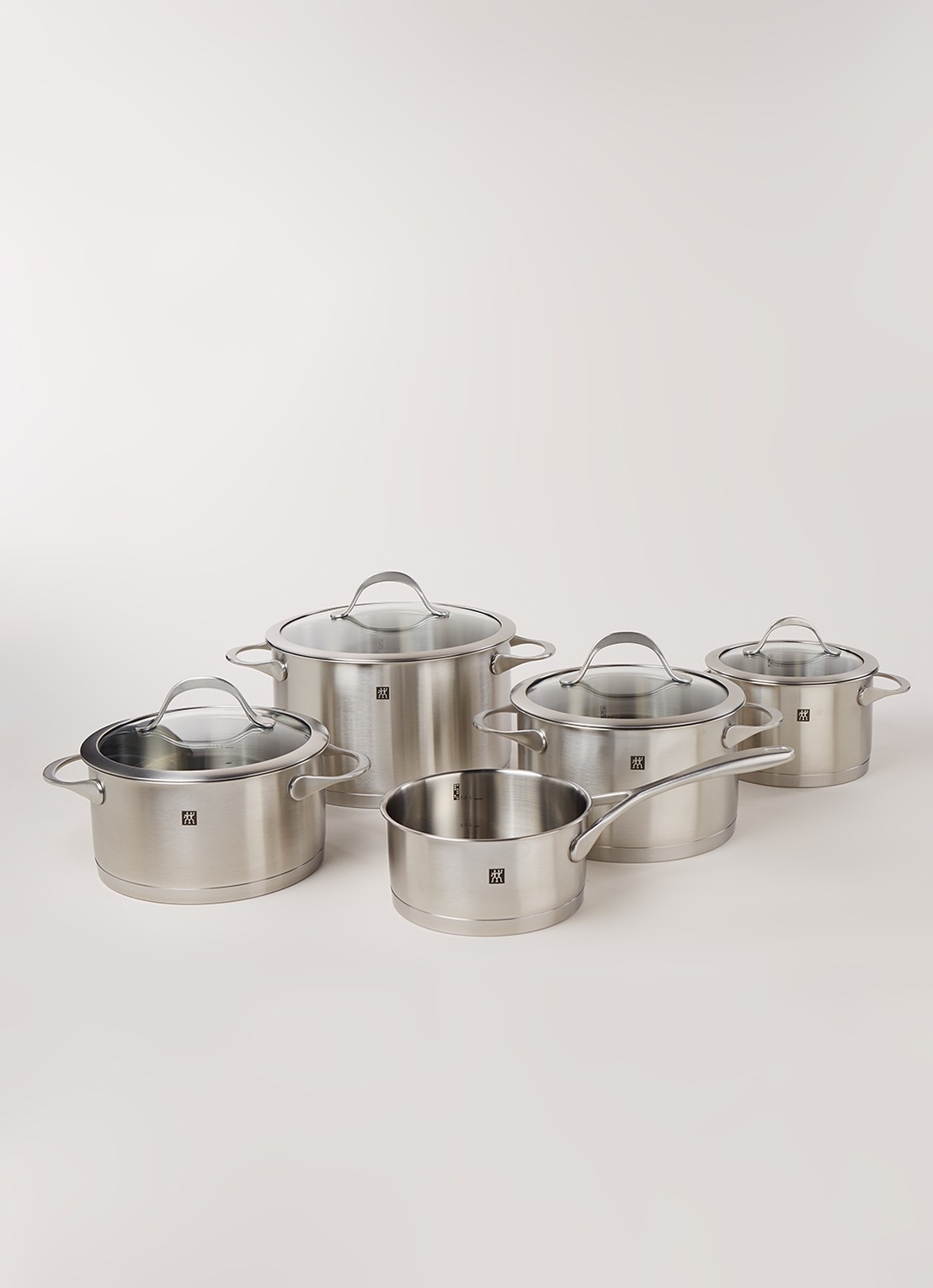 Zwilling Essence pannenset 5-delig - voorkant 3 zilver