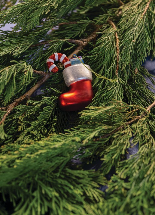 &Klevering Kerstsok kersthanger 7,5 cm - voorkant 2 rood